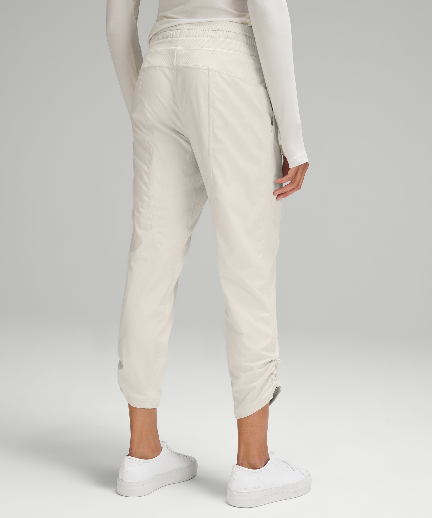 Dance Studio Mid-Rise Cropped Pant