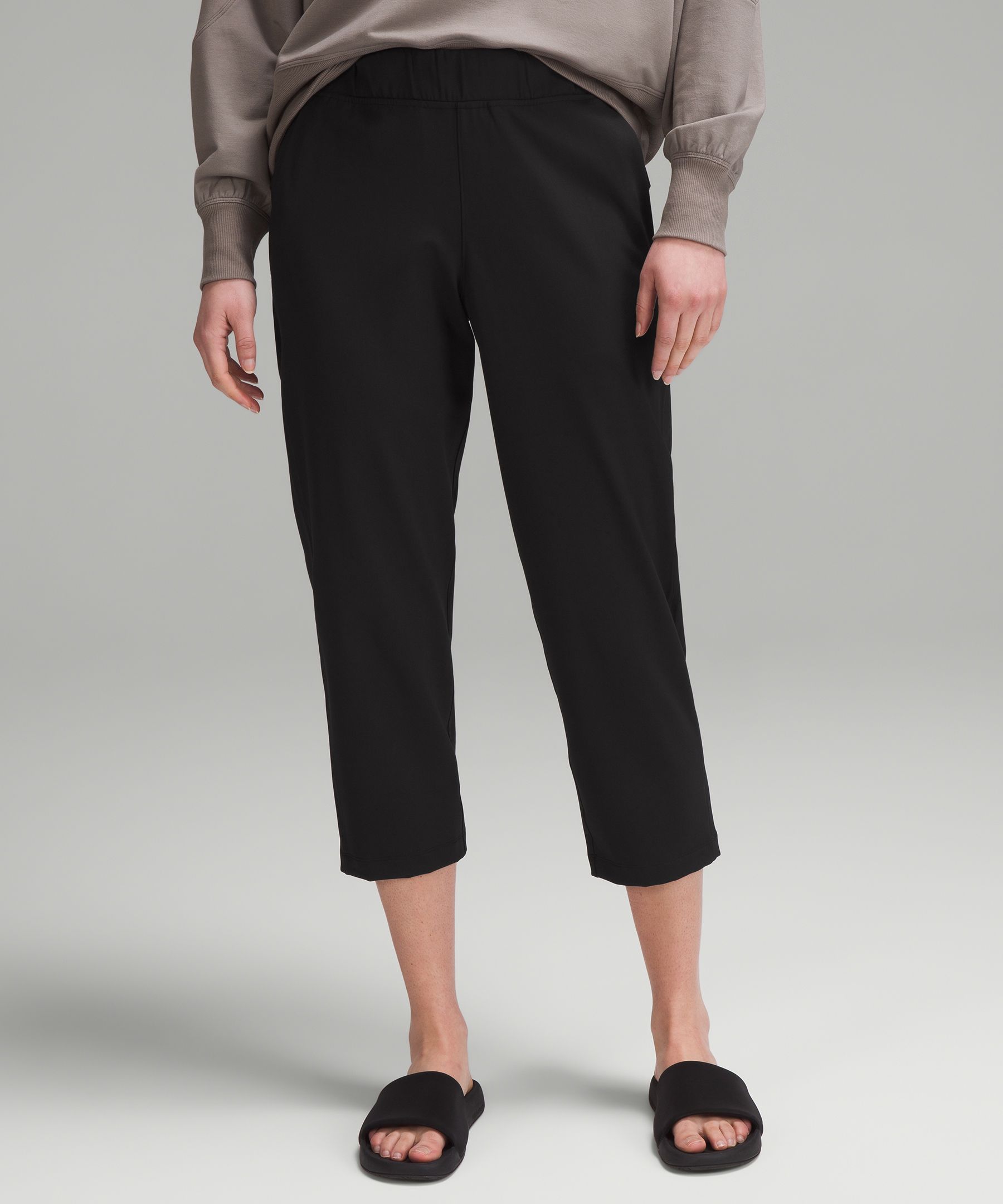 Luxtreme Slim-Fit Pull-On Mid-Rise Cropped Pant