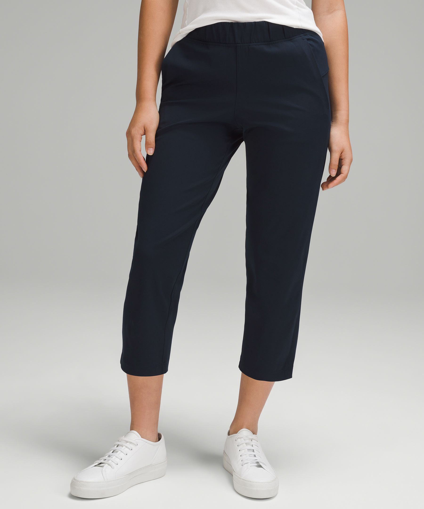 Luxtreme Slim-Fit Pull-On Mid-Rise Cropped Pant