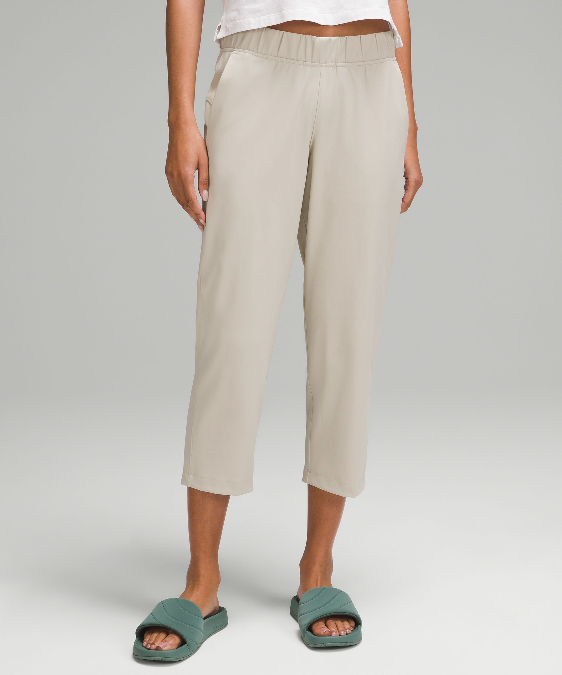 Luxtreme Slim-Fit Pull-On Mid-Rise Cropped Pant