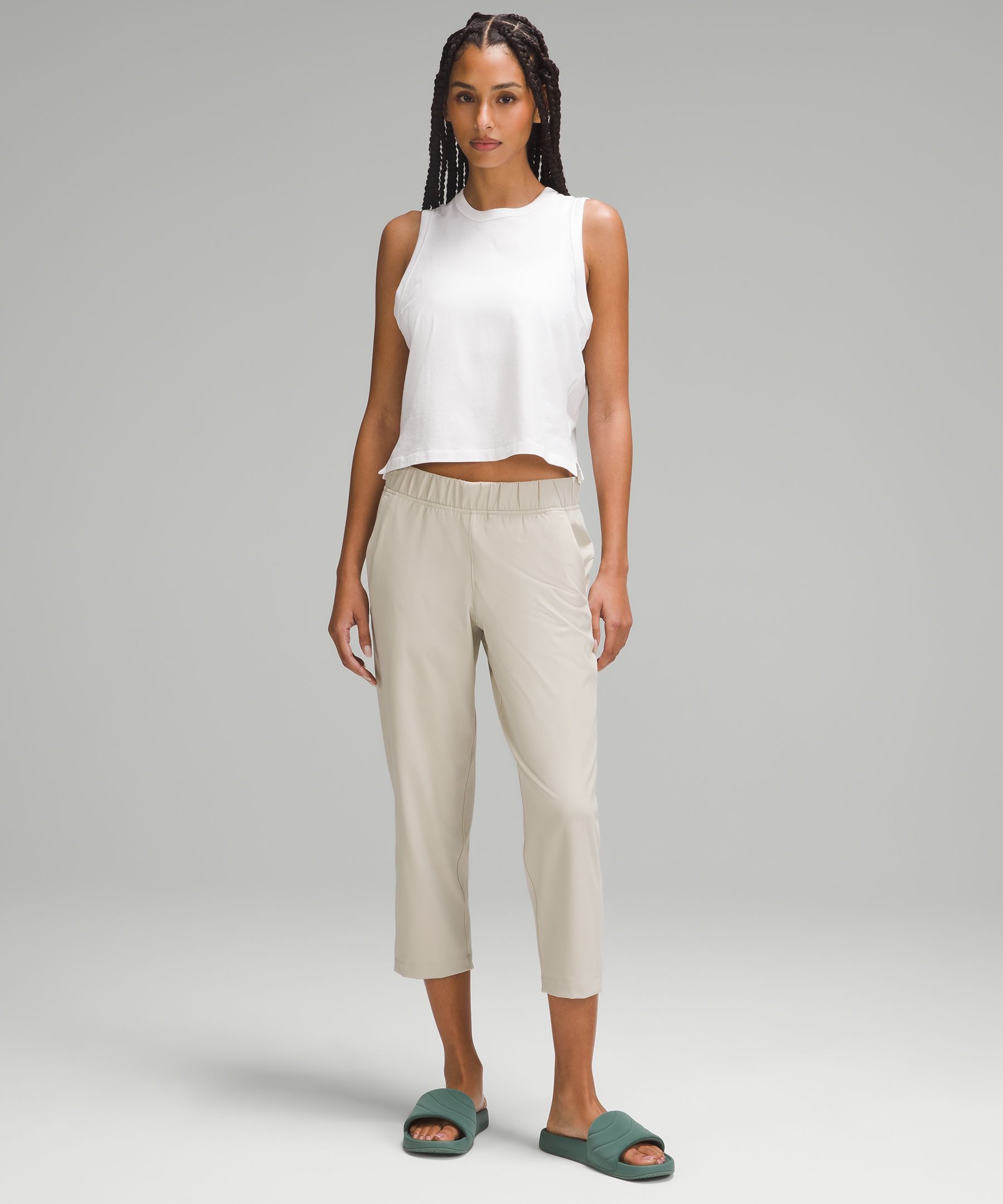 Luxtreme Slim-Fit Pull-On Mid-Rise Cropped Pant