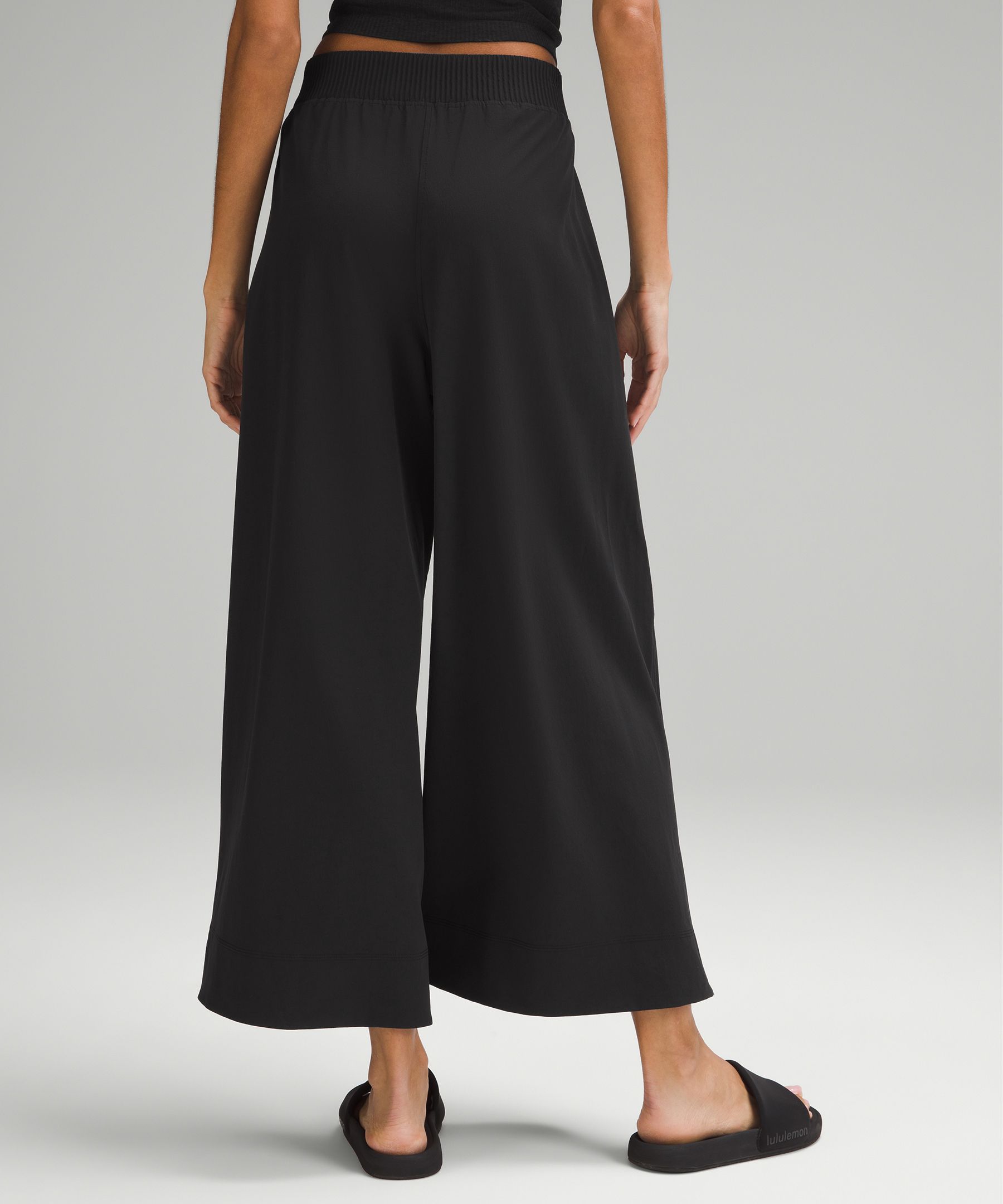 Lululemon Align Wide Leg Crop Women's Size 4 Stretch Crop Pants Black W6BHES