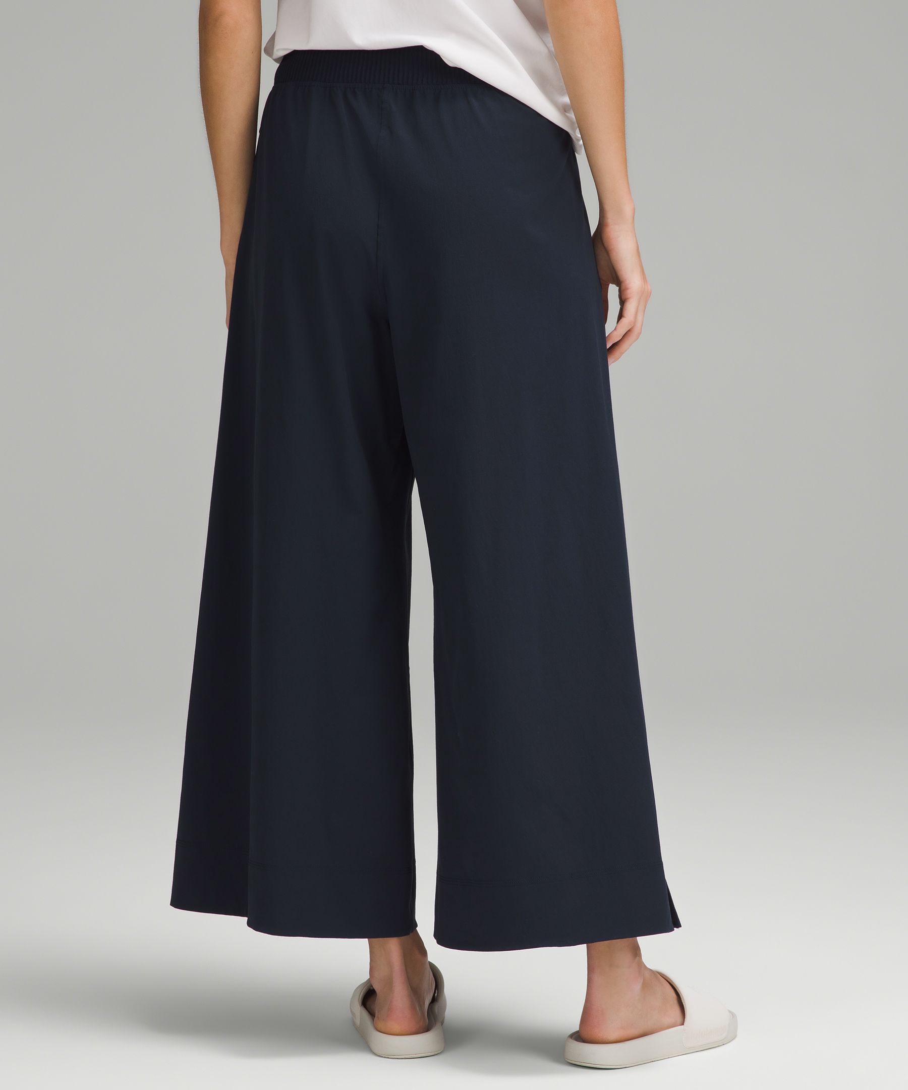 Stretch Woven High-Rise Wide-Leg Cropped Pant