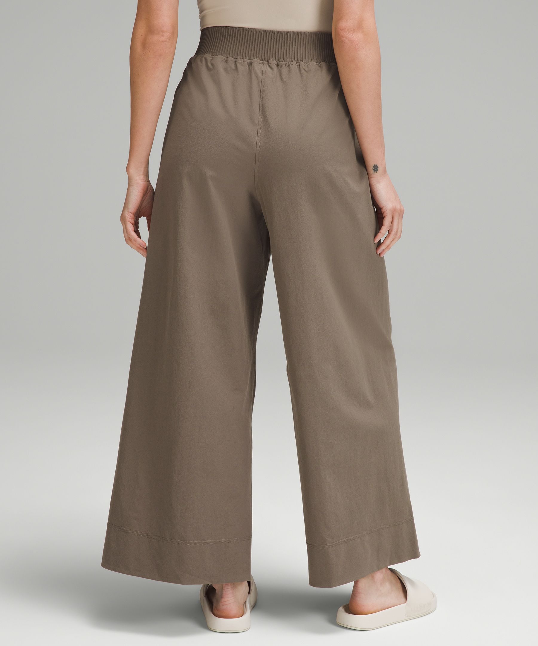 Stretch Woven High-Rise Wide-Leg Cropped Pant