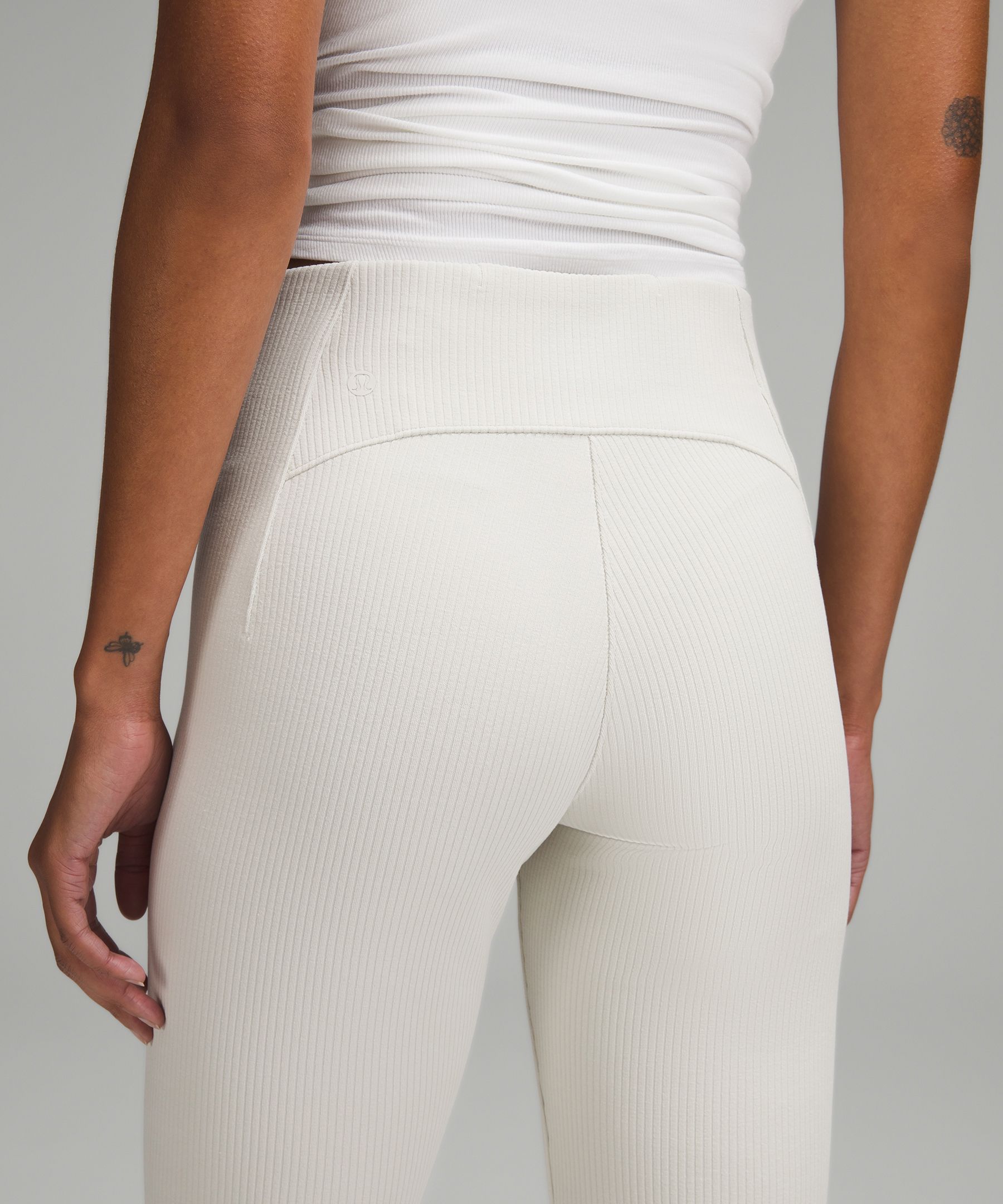 RIBBED SOFTSTREME ZIP LEG HR CROPPED PANT 25 “ IN BONE 🫶🏽 : r/lululemon