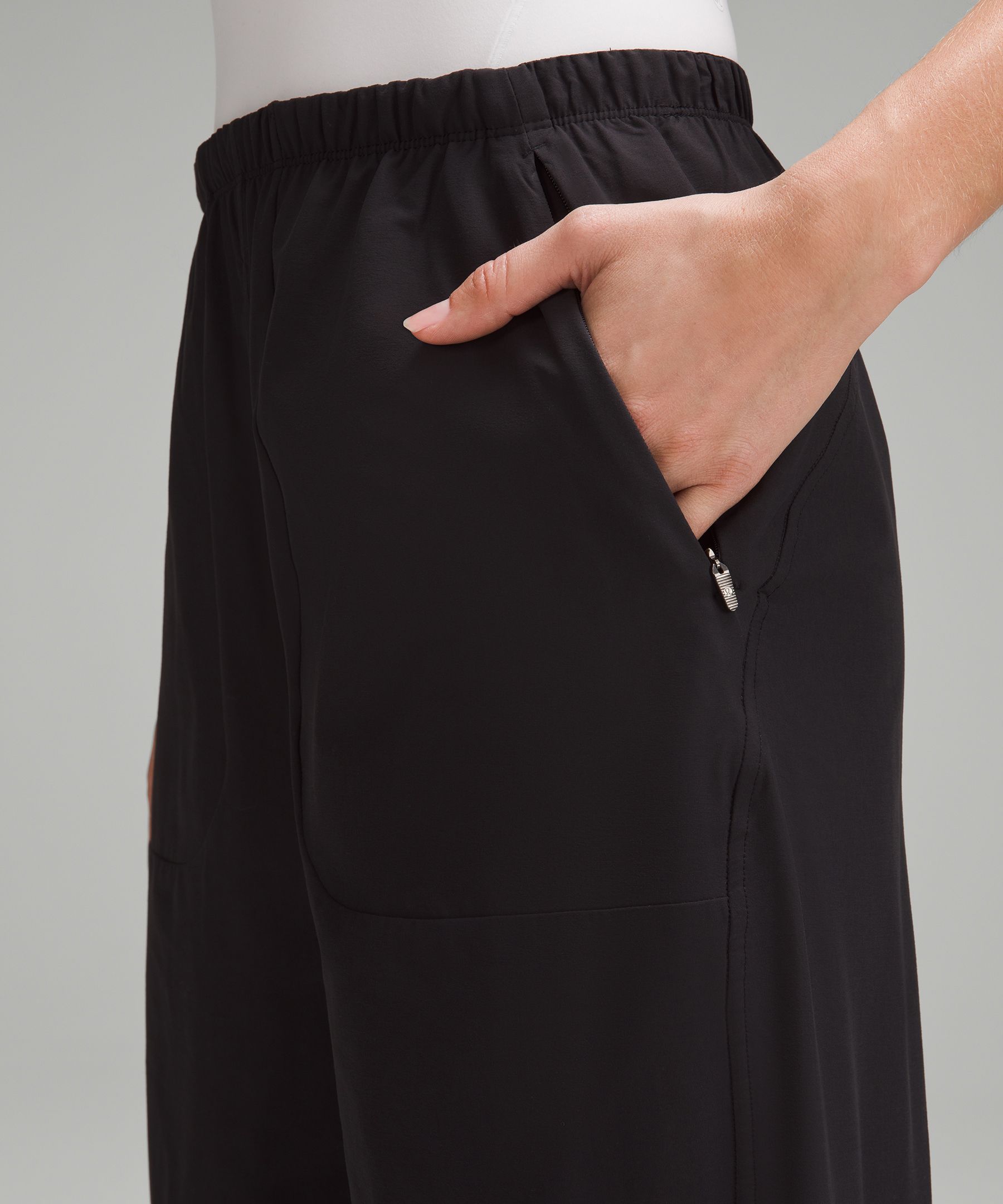 Lightweight Mid-Rise Barrel-Leg Cropped Pant