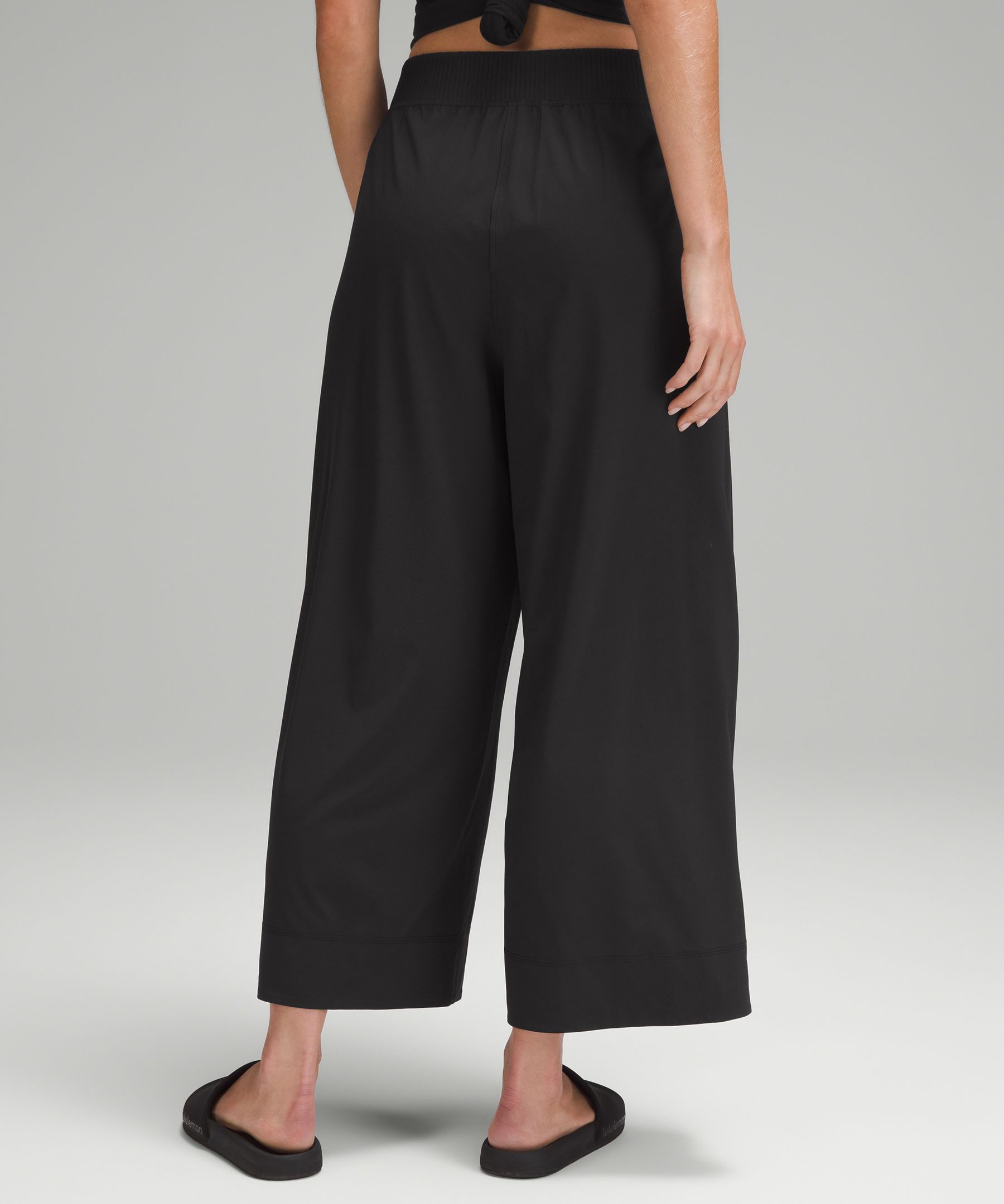 Stretch Woven High-Rise Wide-Leg Cropped Pant