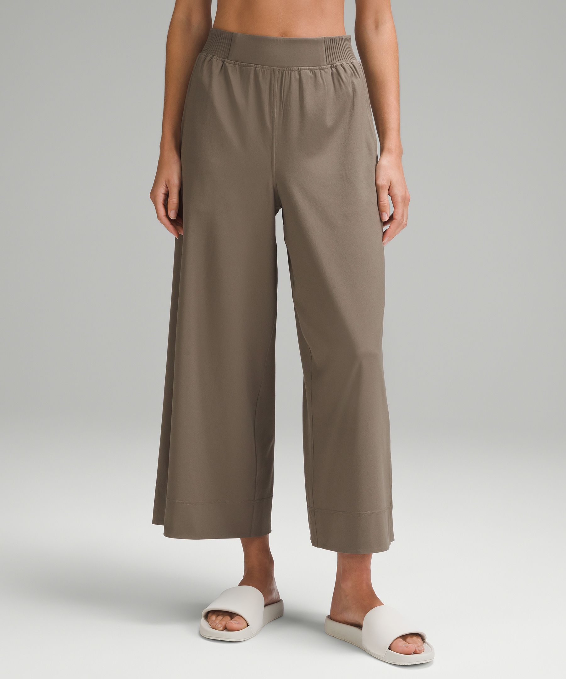 Stretch Woven High-Rise Wide-Leg Cropped Pant