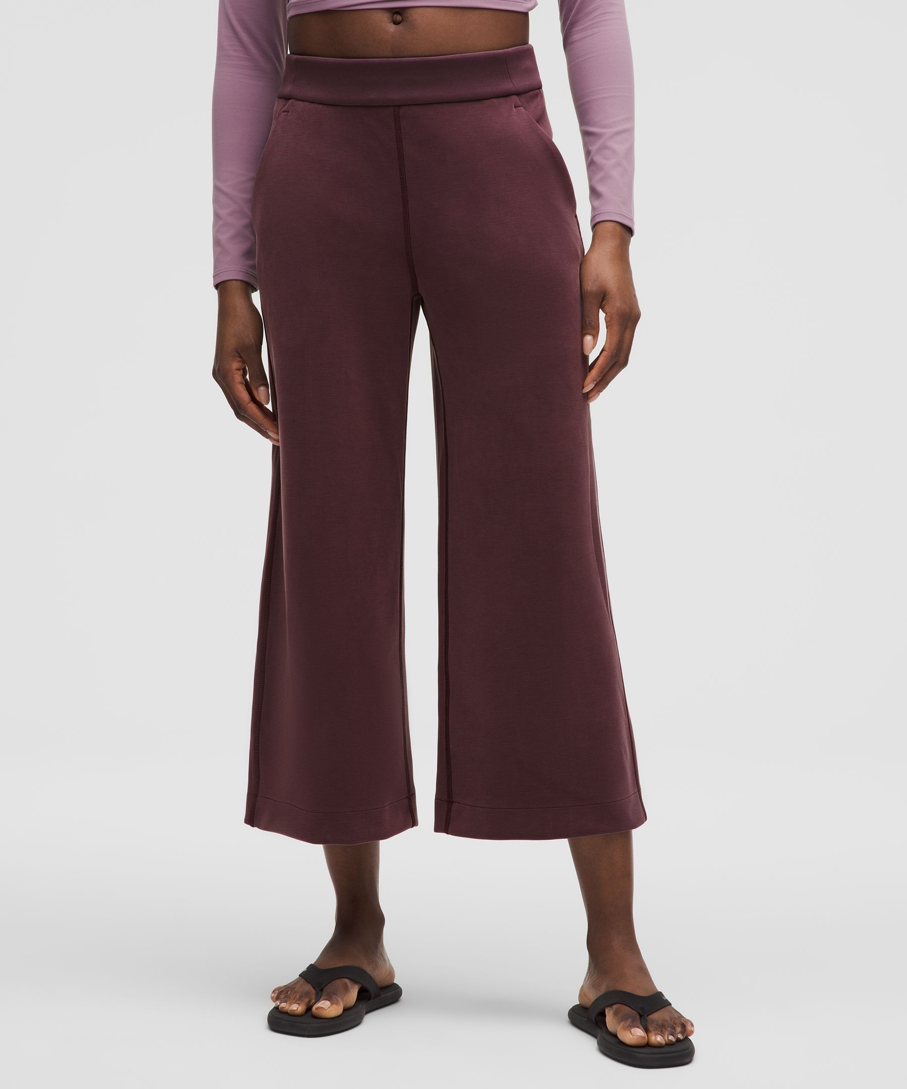 Softstreme High-Rise Wide-Leg Cropped Pant