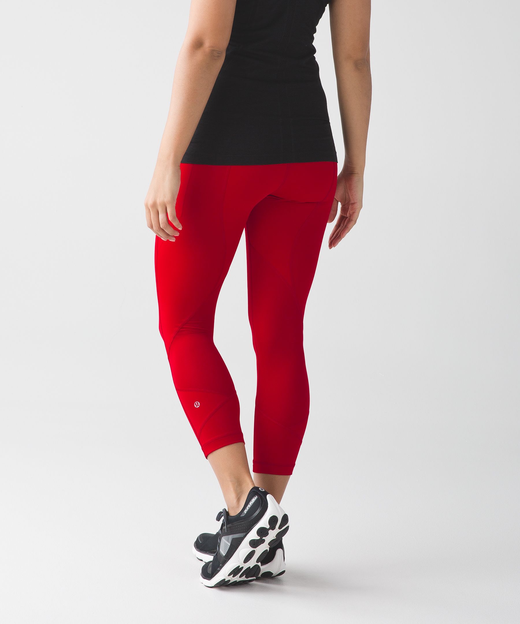 Lululemon pace rival store leggings