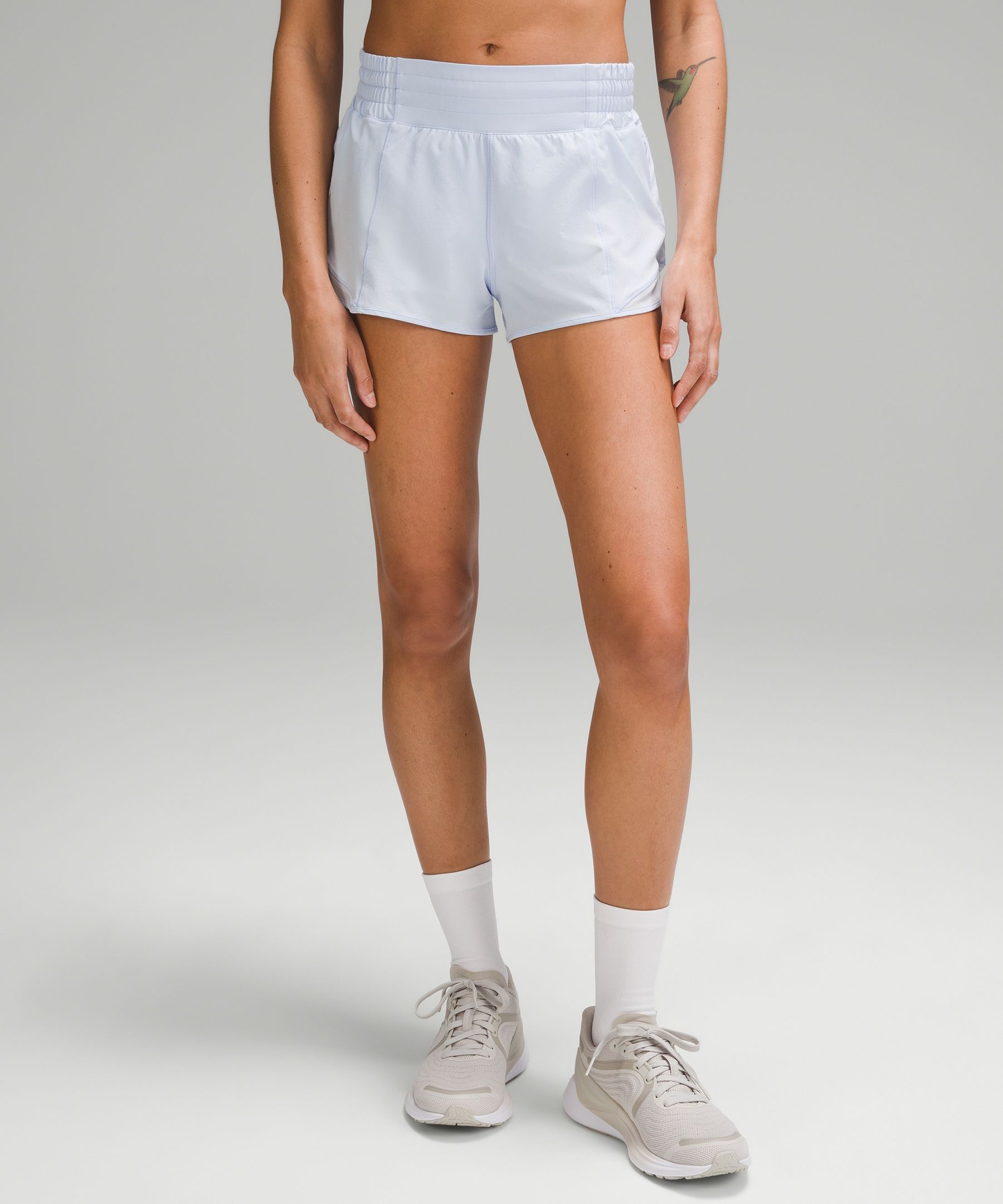 Black light touch shorts total look