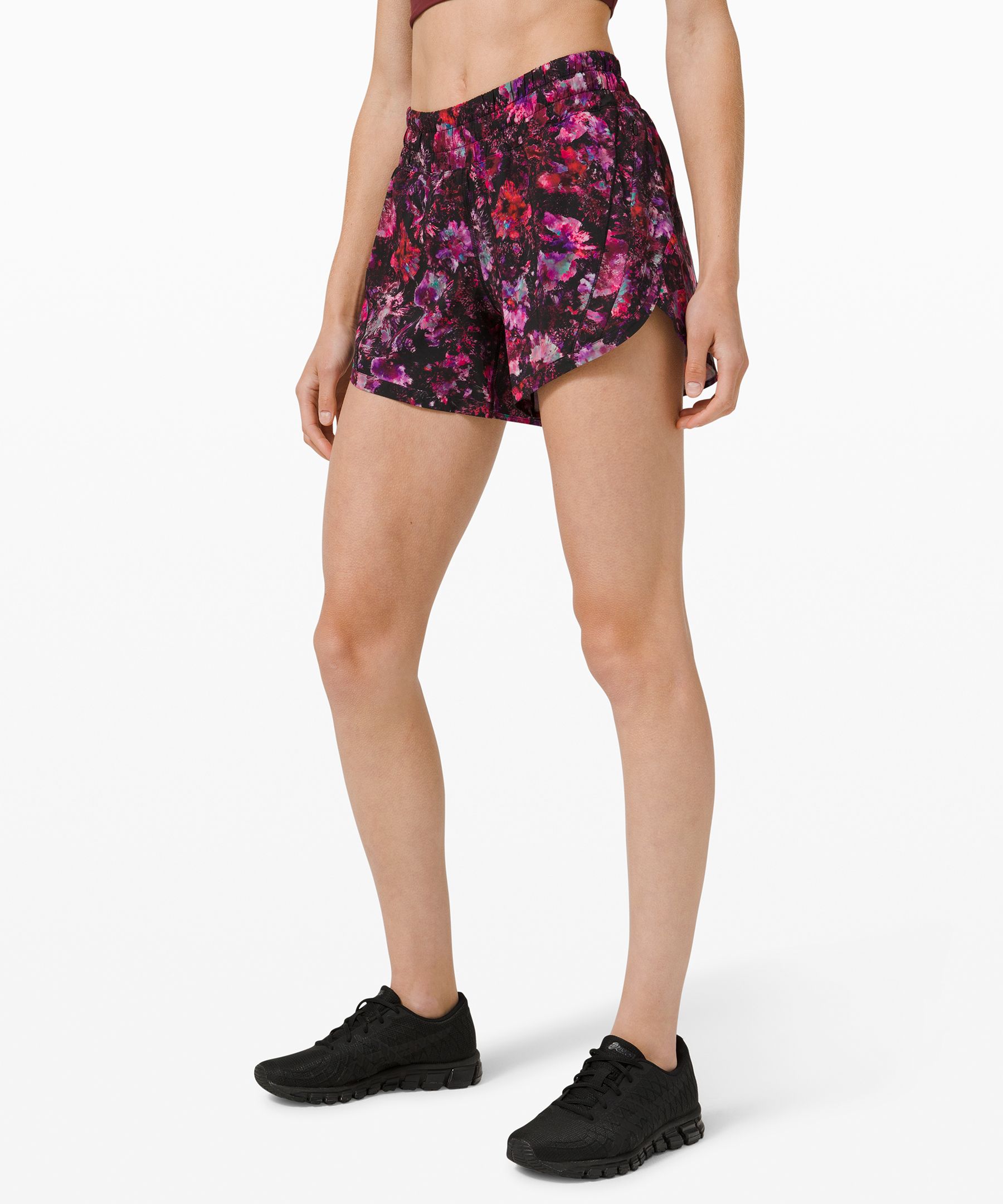 Lululemon low rise track that shorts, 女裝, 運動服裝- Carousell