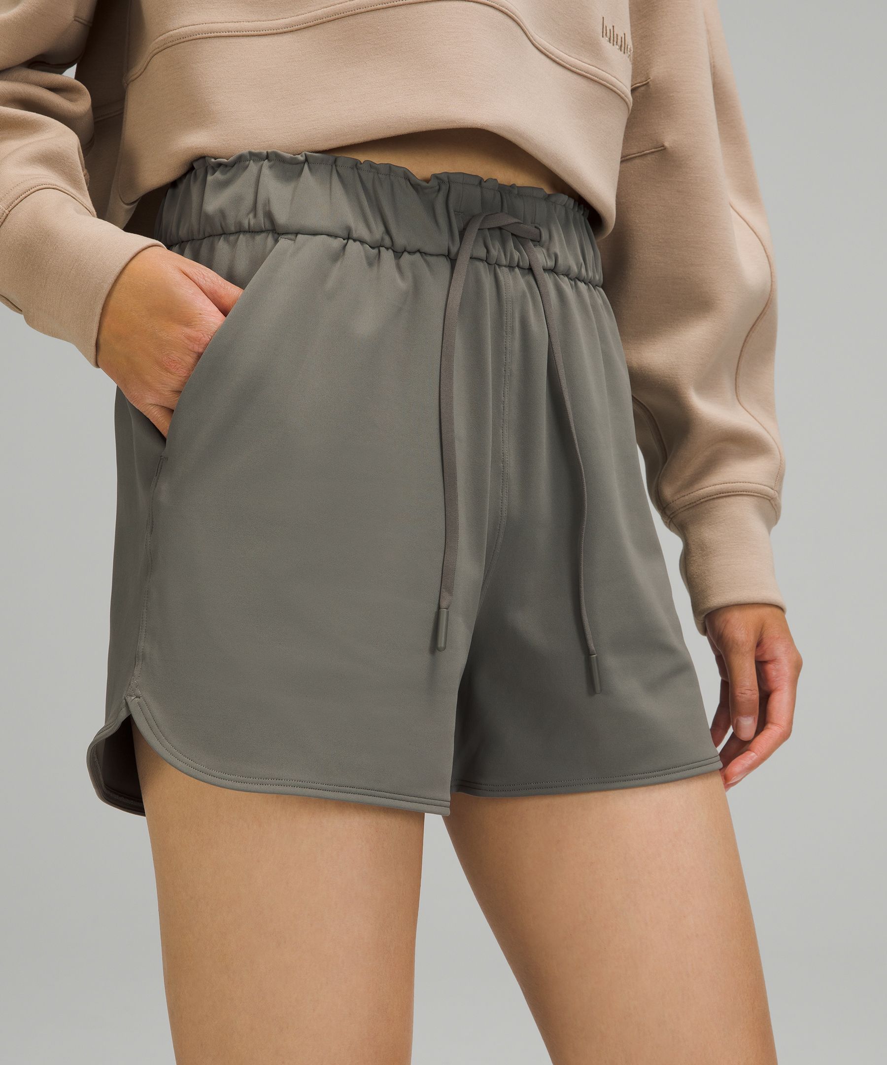 Stretch High-Rise Short 3.5