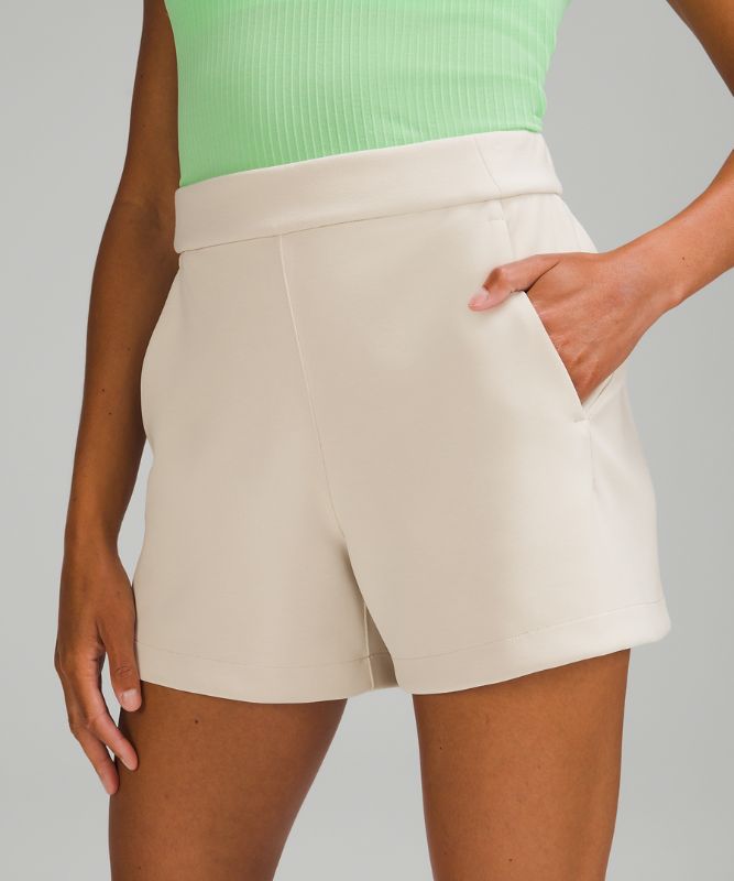 Softstreme Relaxed Short 4"