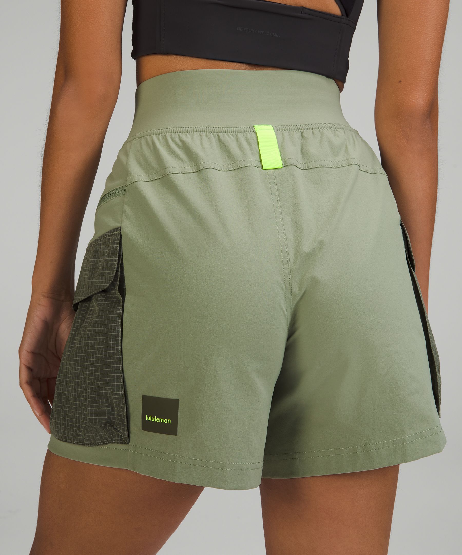 Lululemon Multi-Pocket Cargo High-Rise Hiking Short 5 - Water