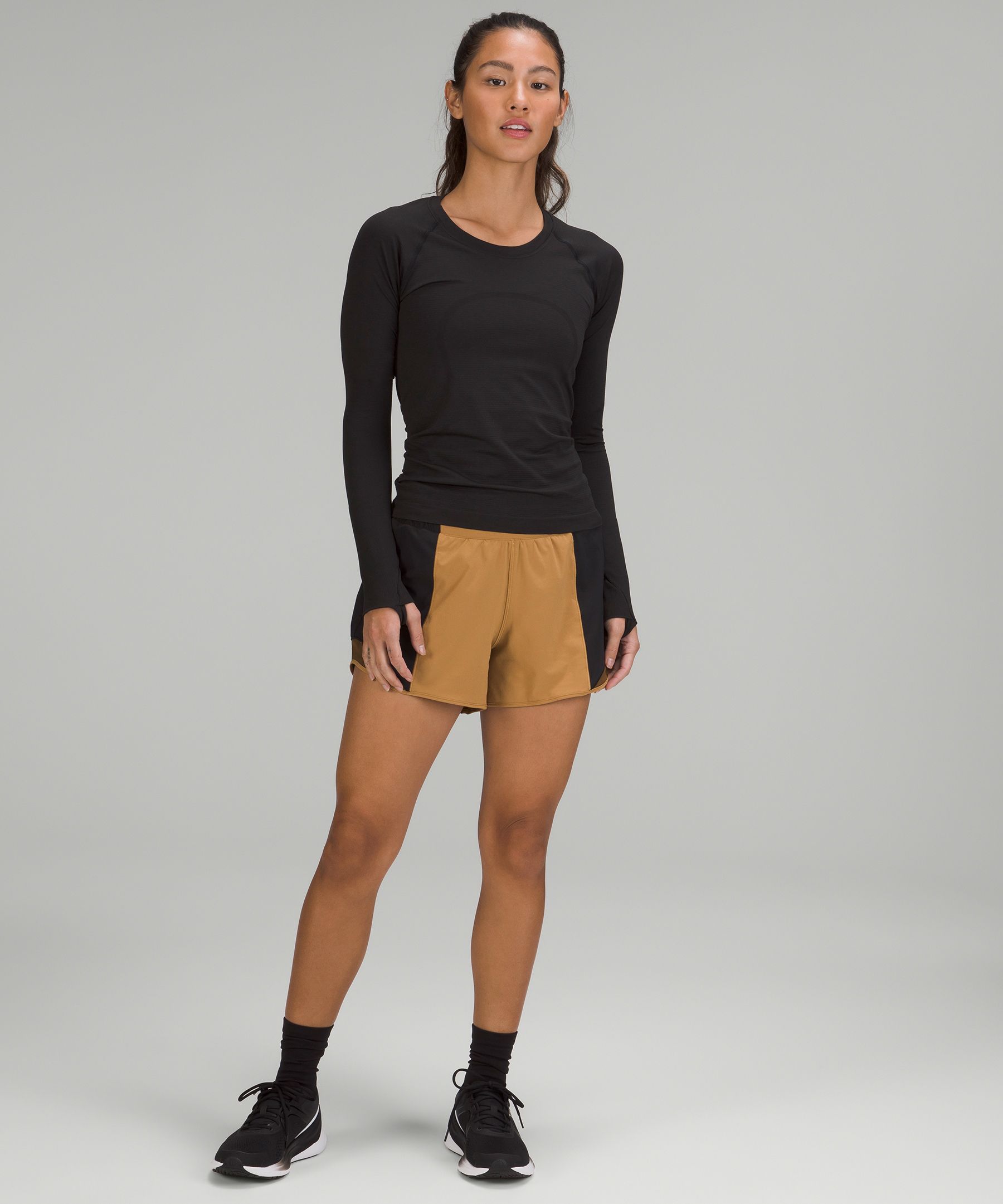 Lululemon Hotty Hot Short High-Rise 2.5” kelly green Size 4 - $45 (35% Off  Retail) - From harper