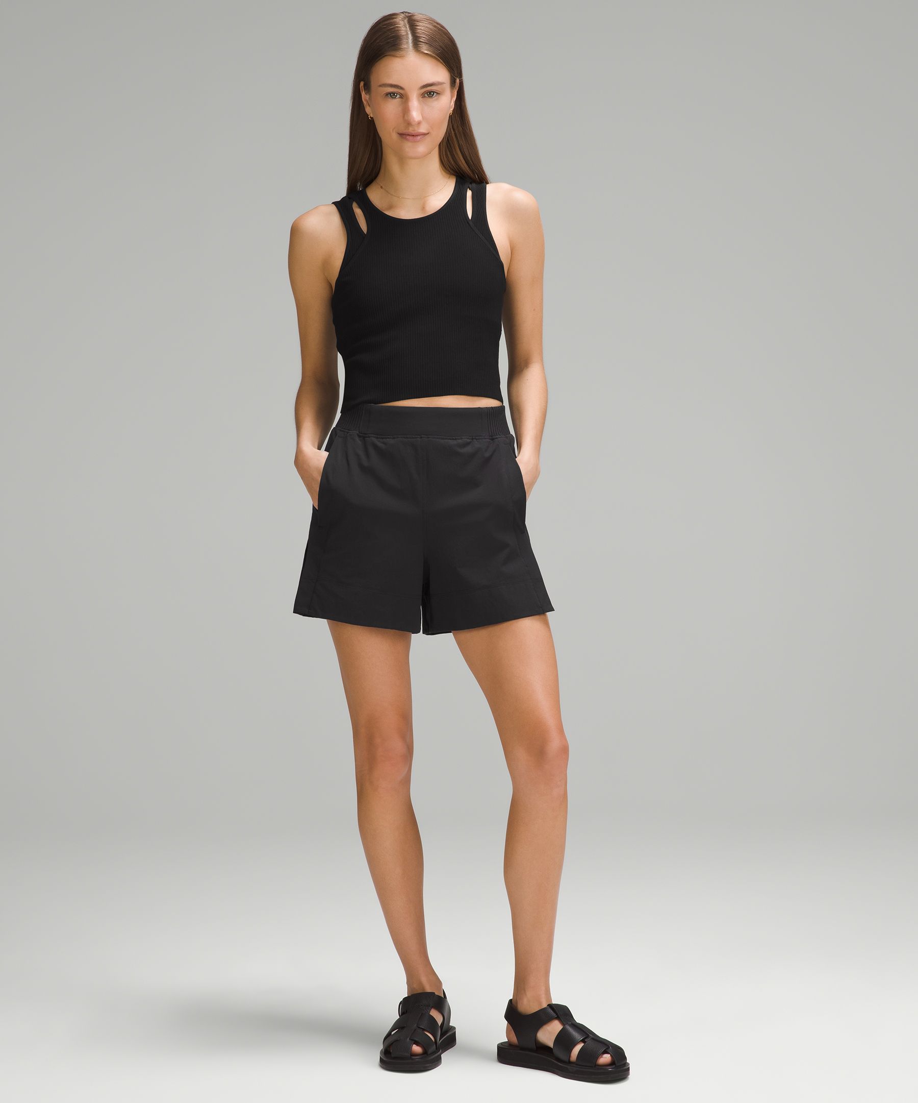 IN-STORE TRY-ON: HOLD TIGHT CROPPED T-SHIRT IN BLACK+ STRETCH WOVEN RELAXED  FIT HR SHORT 4” IN BONE 🤍 : r/lululemon