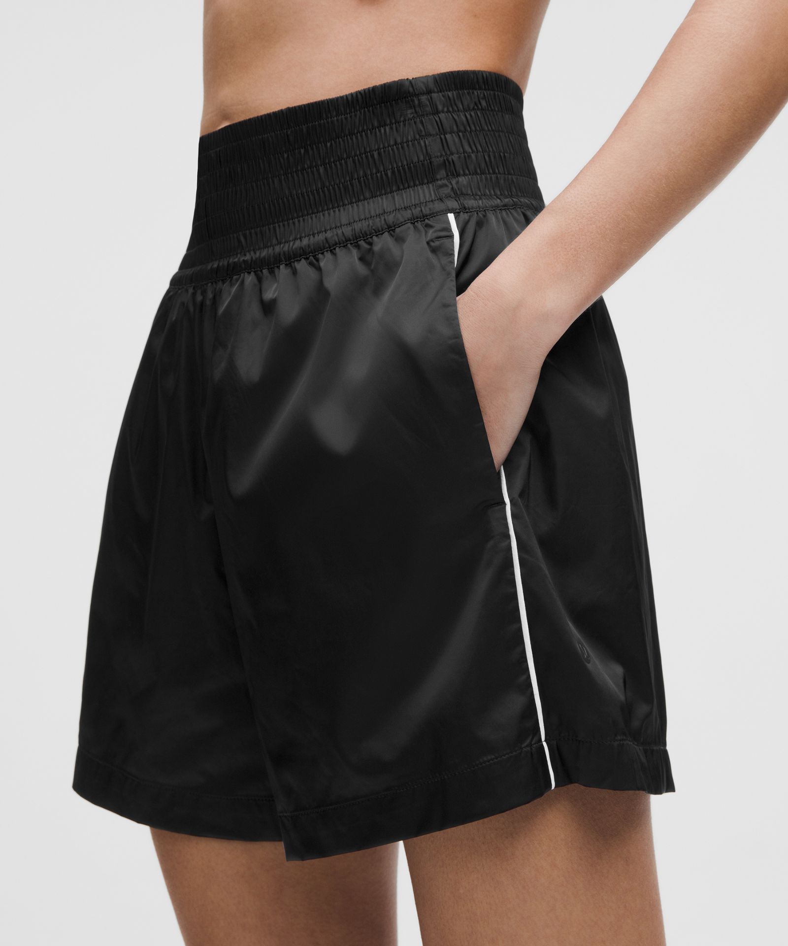 Женские шорты Lululemon Stretch Satin Nylon 5 — фото 4