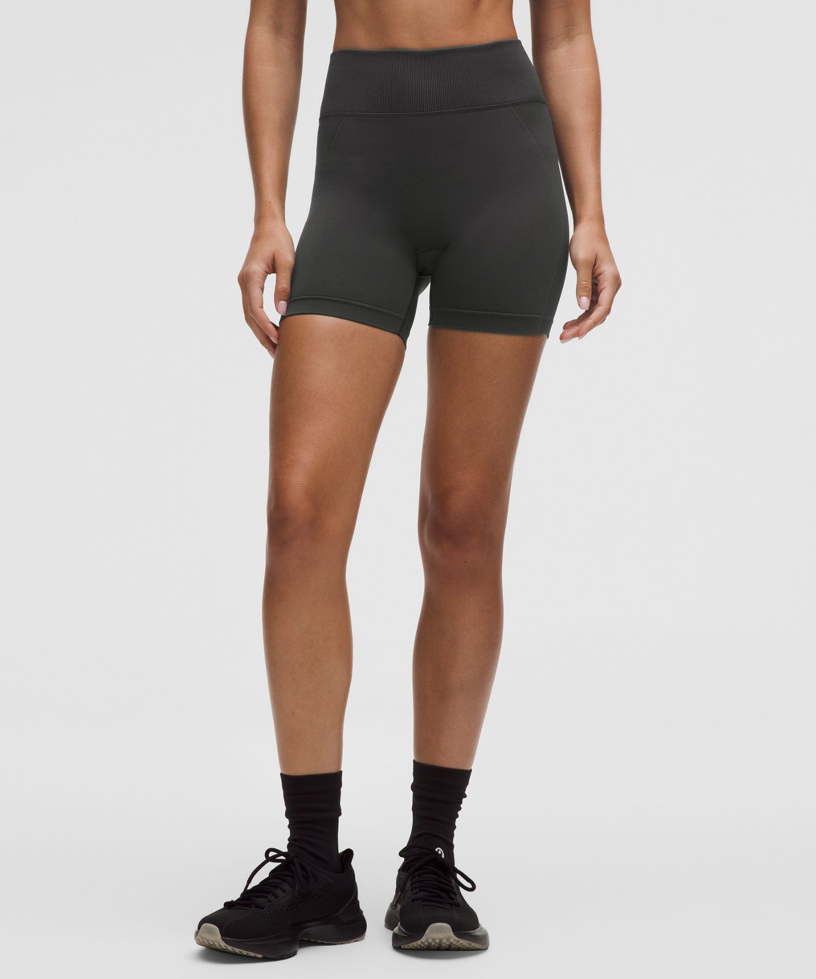 Женские тренировочные шорты Lululemon Get Low High-Rise — фото 4