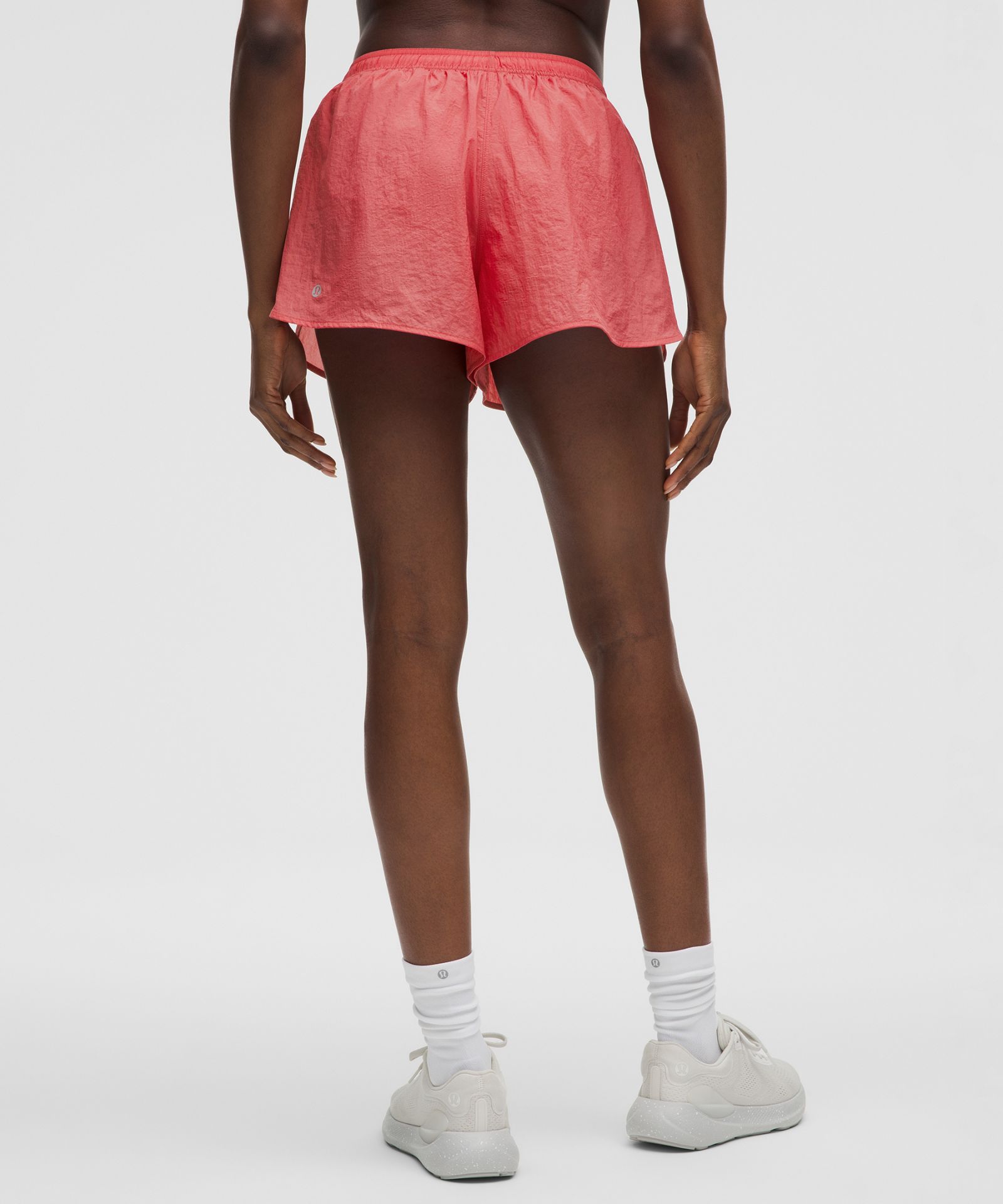 Женские беговые шорты Lululemon Dolphin-Hem Mid-Rise — фото 3