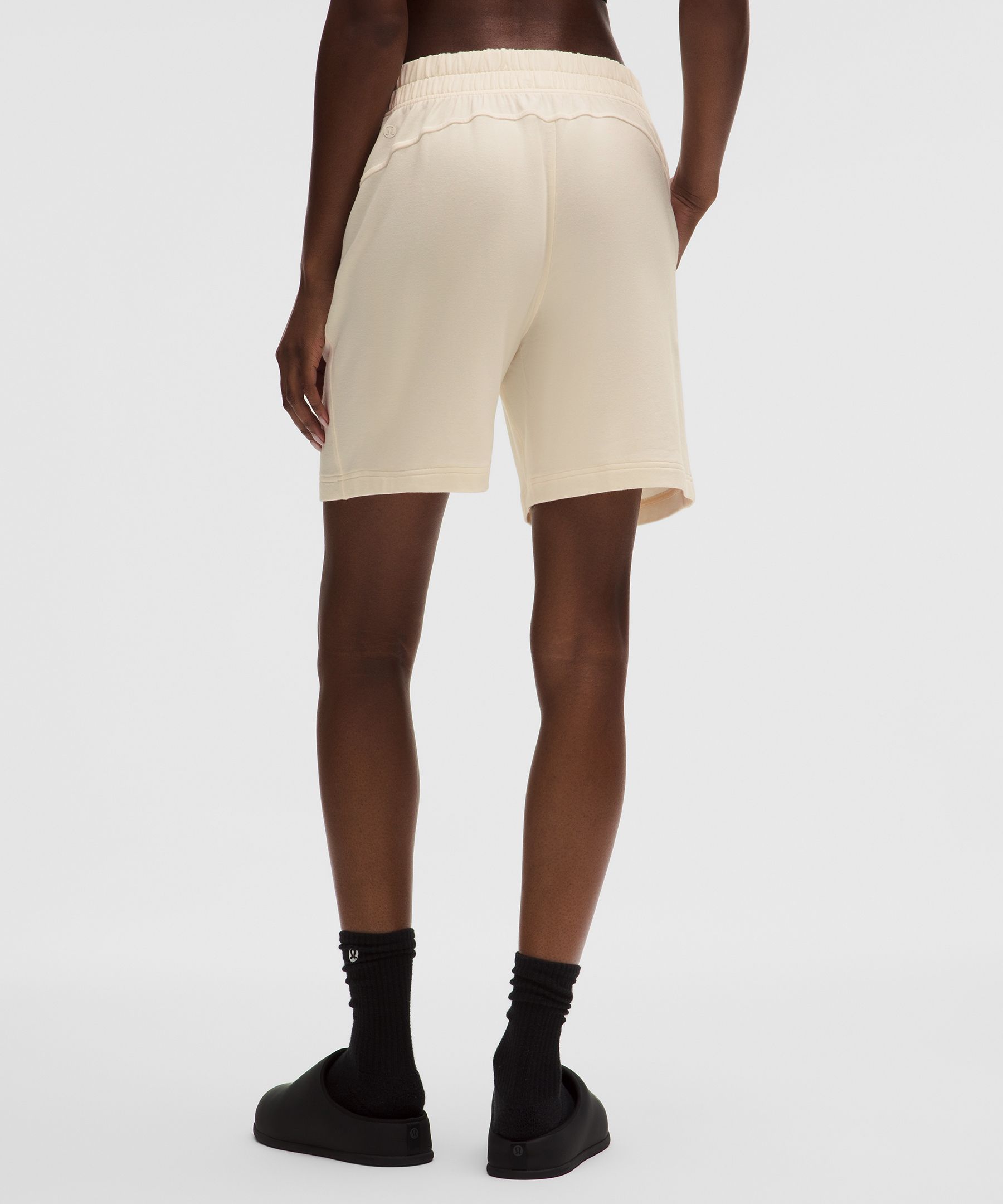 BeCalm ミッドライズバミューダショーツ | ショートパンツ | Lululemon JP