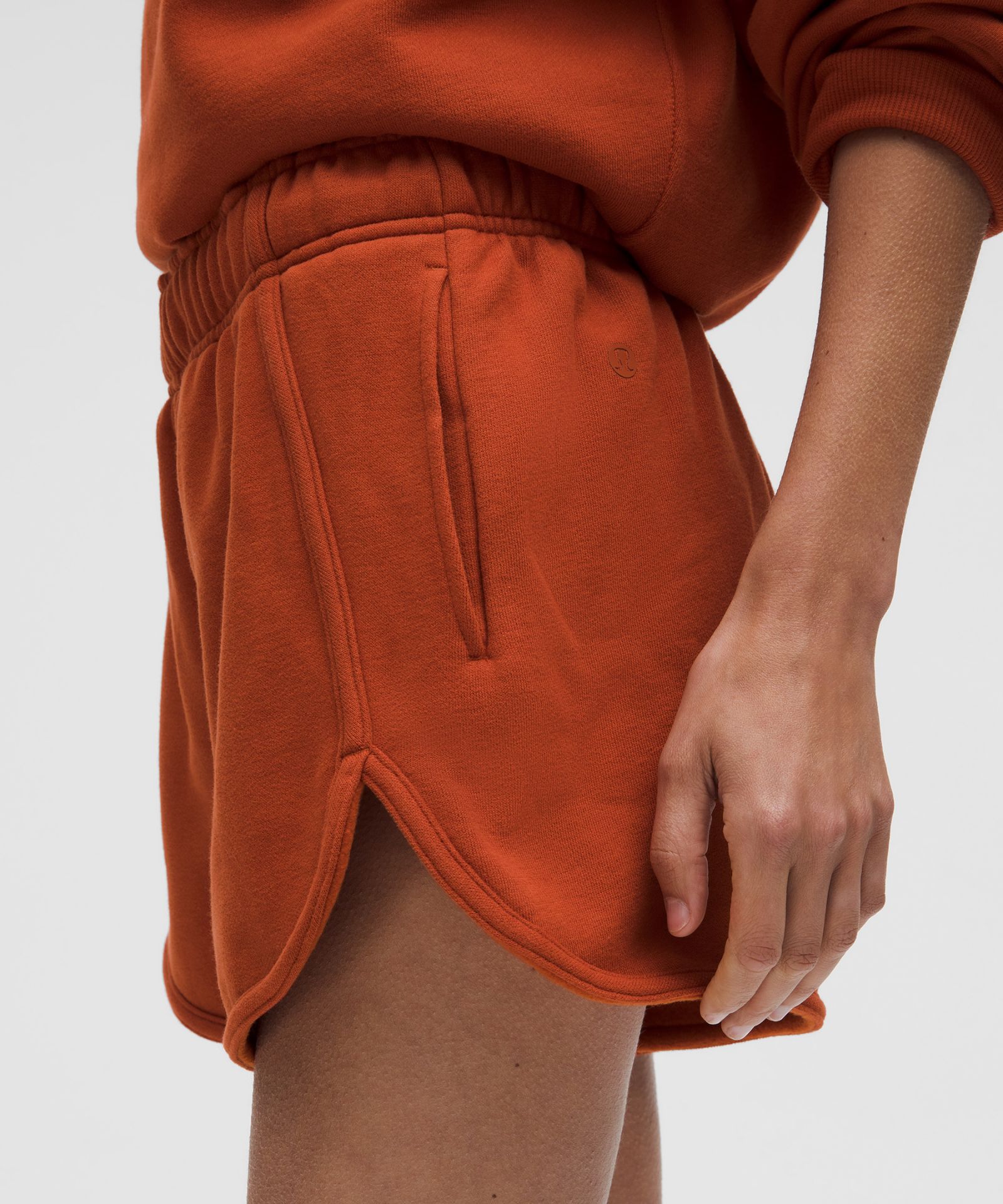 Женские шорты Lululemon Scuba Mid-Rise Oversized — фото 6