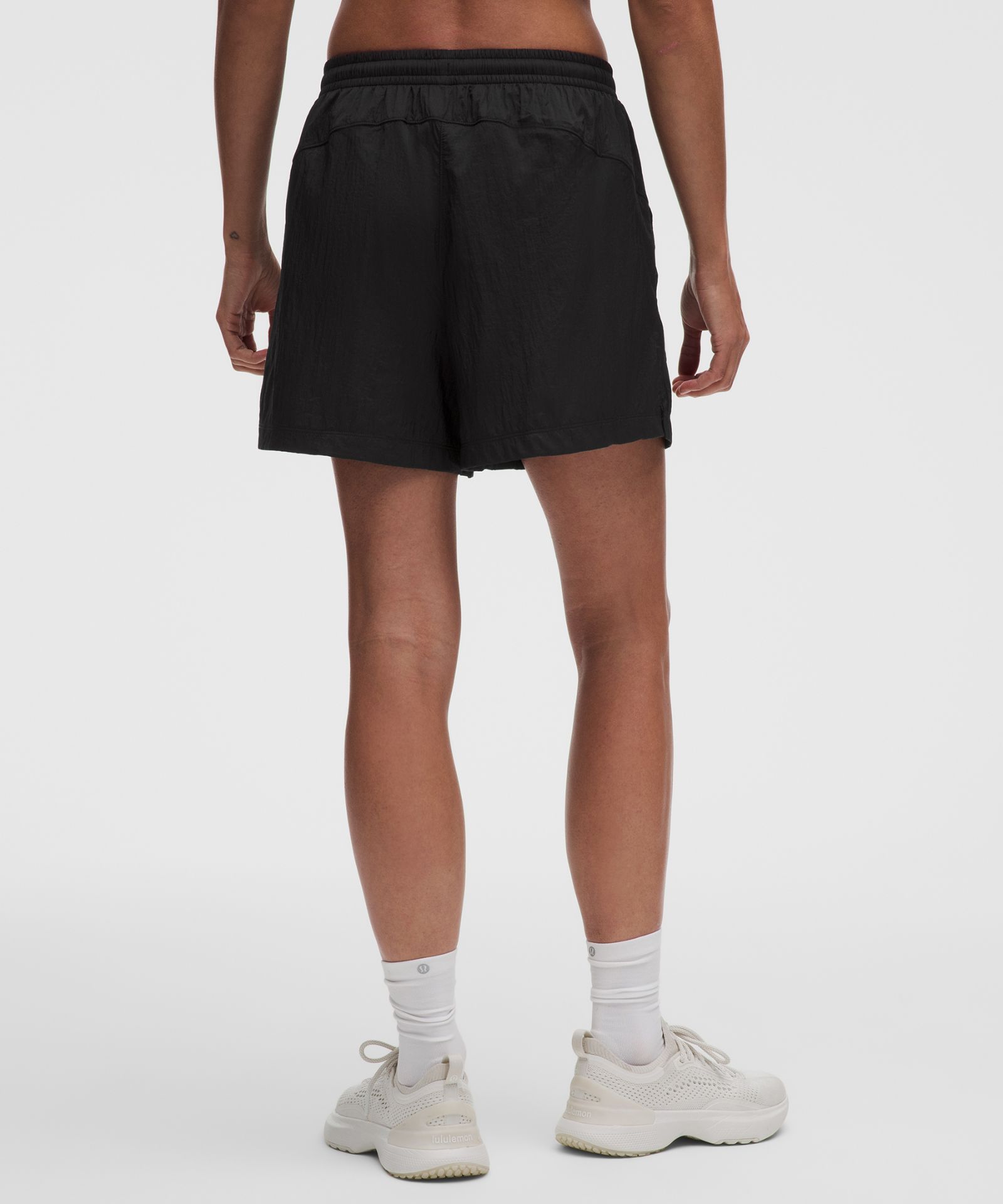 Lululemon Lightweight Mid-Rise Active Short 5" — фото 3