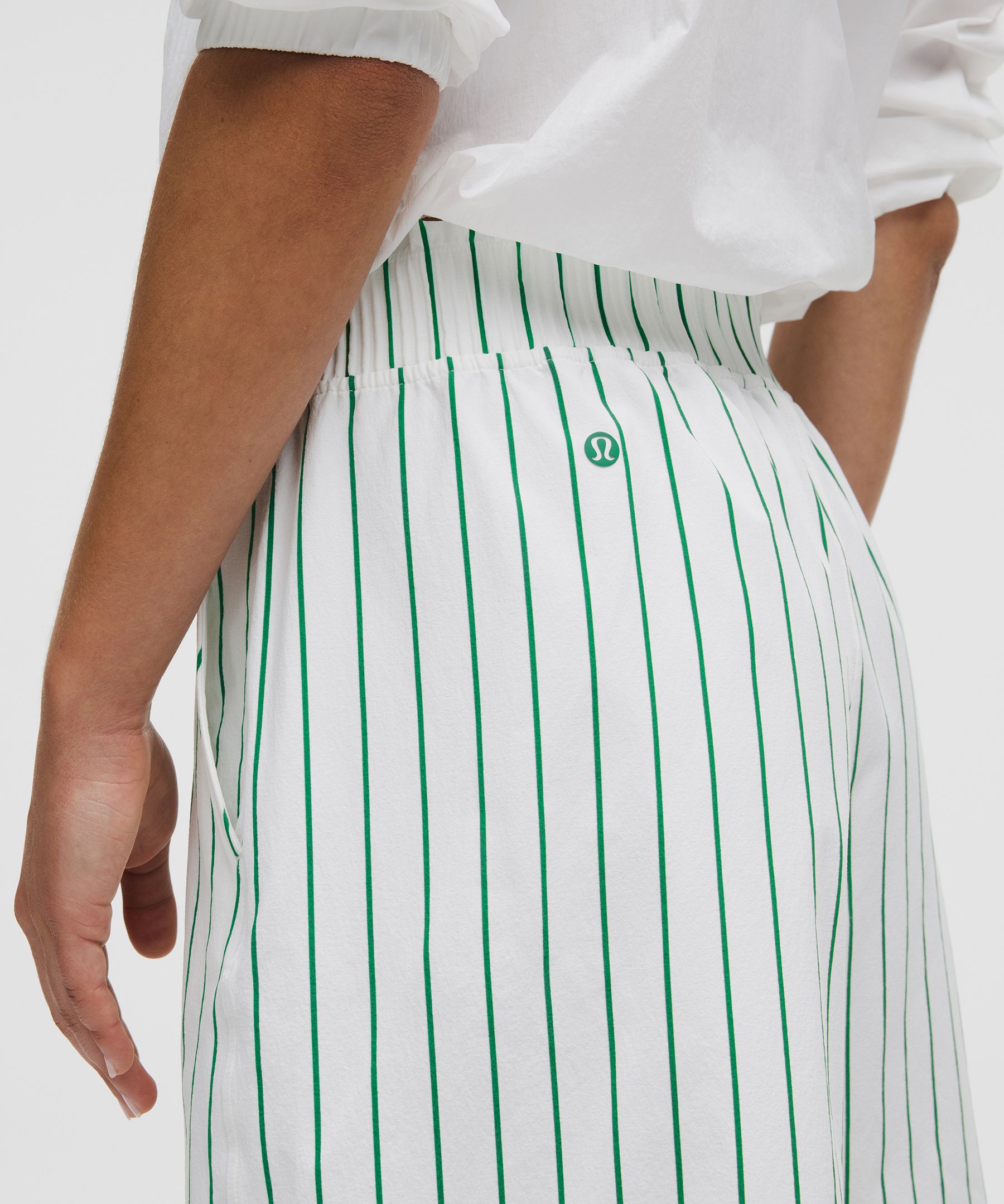 Stretch Woven Ruffle-Waist High-Rise Short 9"