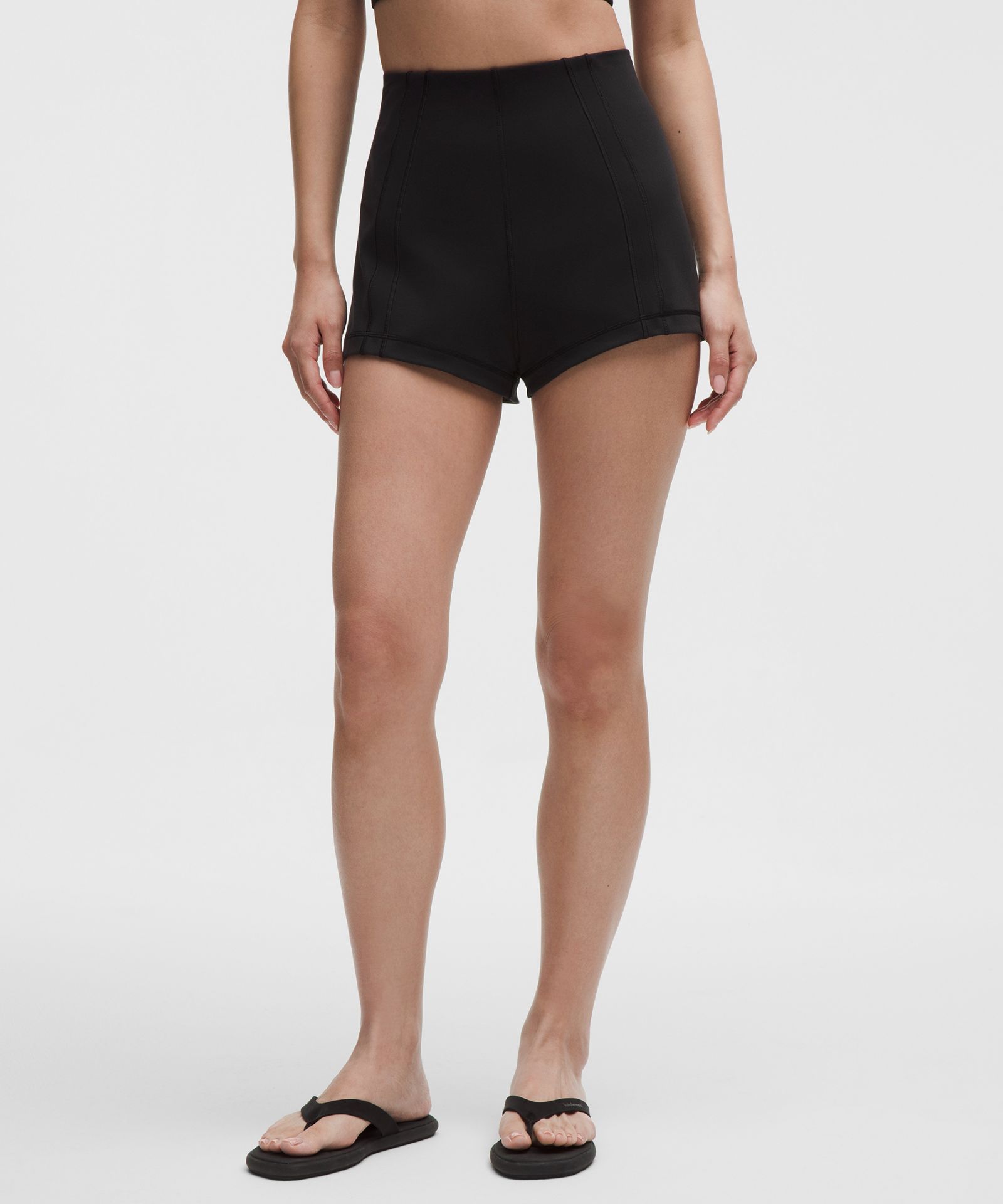 Женские мини-шорты Lululemon Define Luon — фото 2