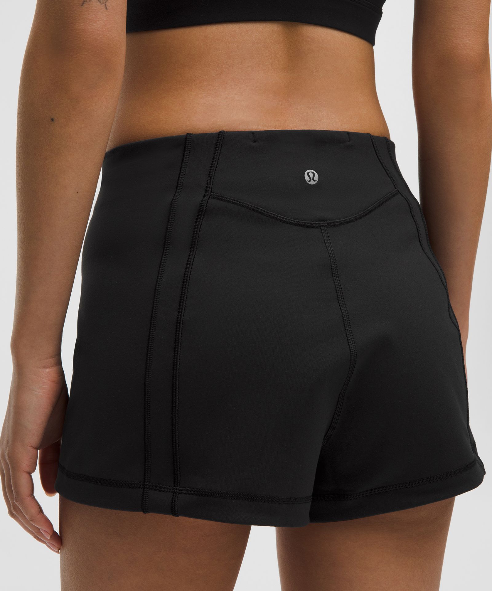 Женские мини-шорты Lululemon Define Luon — фото 5