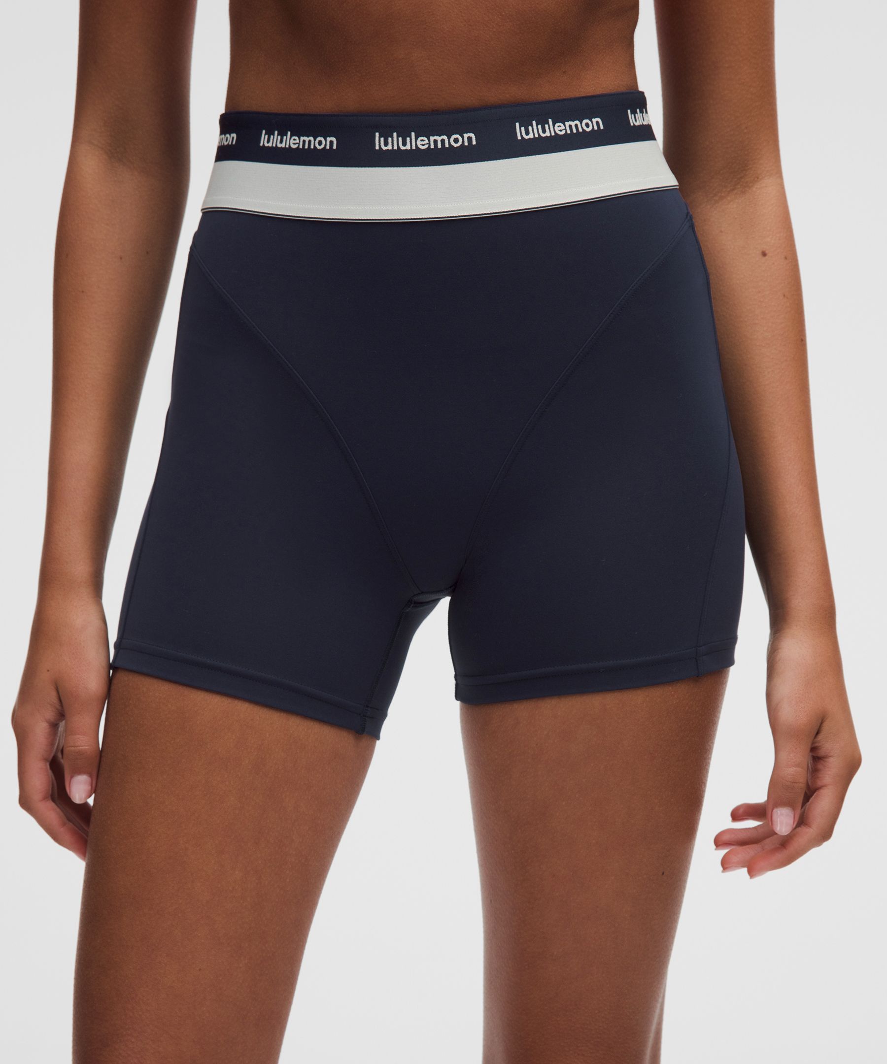 Short de training en Everlux taille haute &agrave; coutures profil&eacute;es 10&nbsp;cm