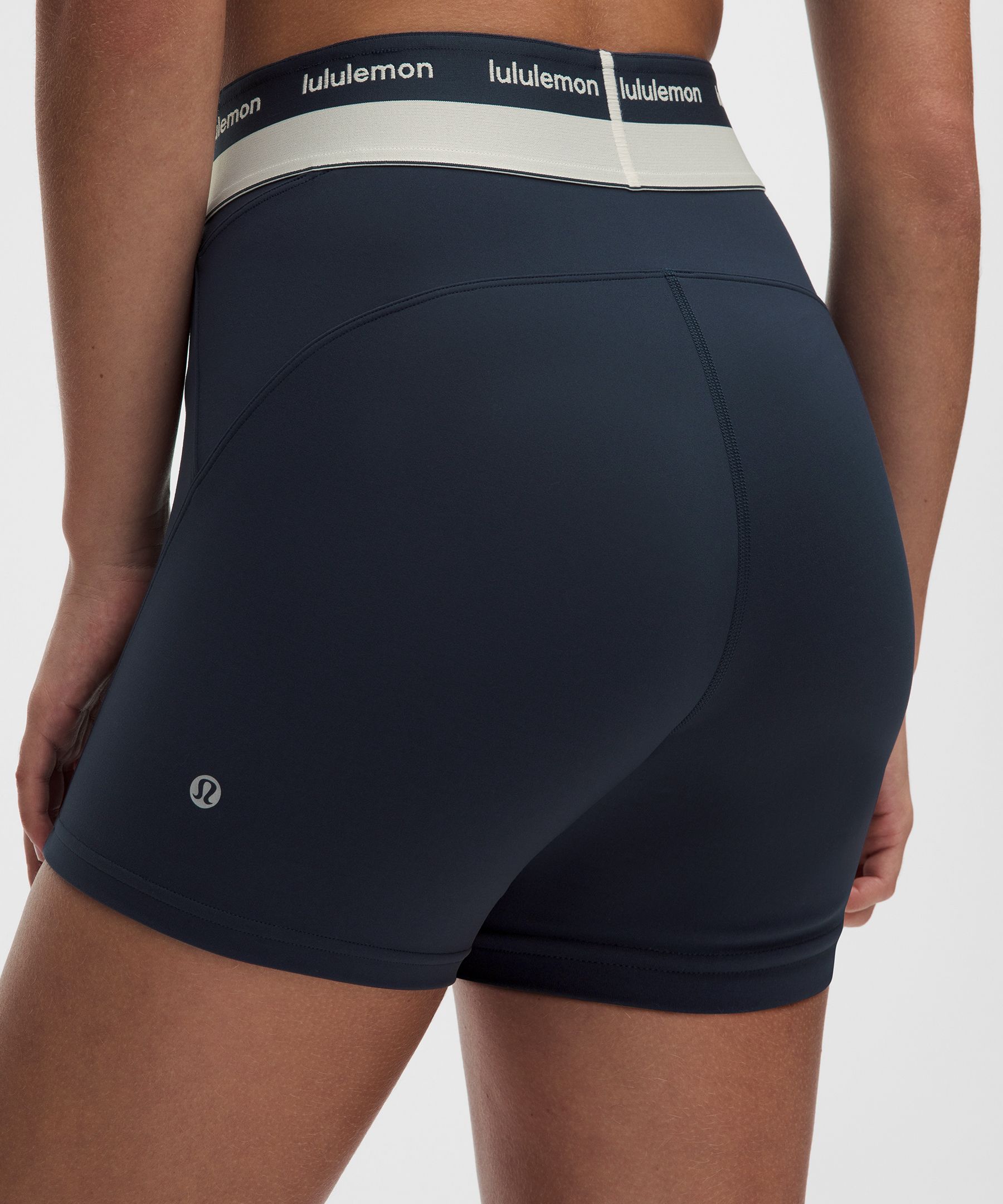 Short de training en Everlux taille haute &agrave; coutures profil&eacute;es 10&nbsp;cm