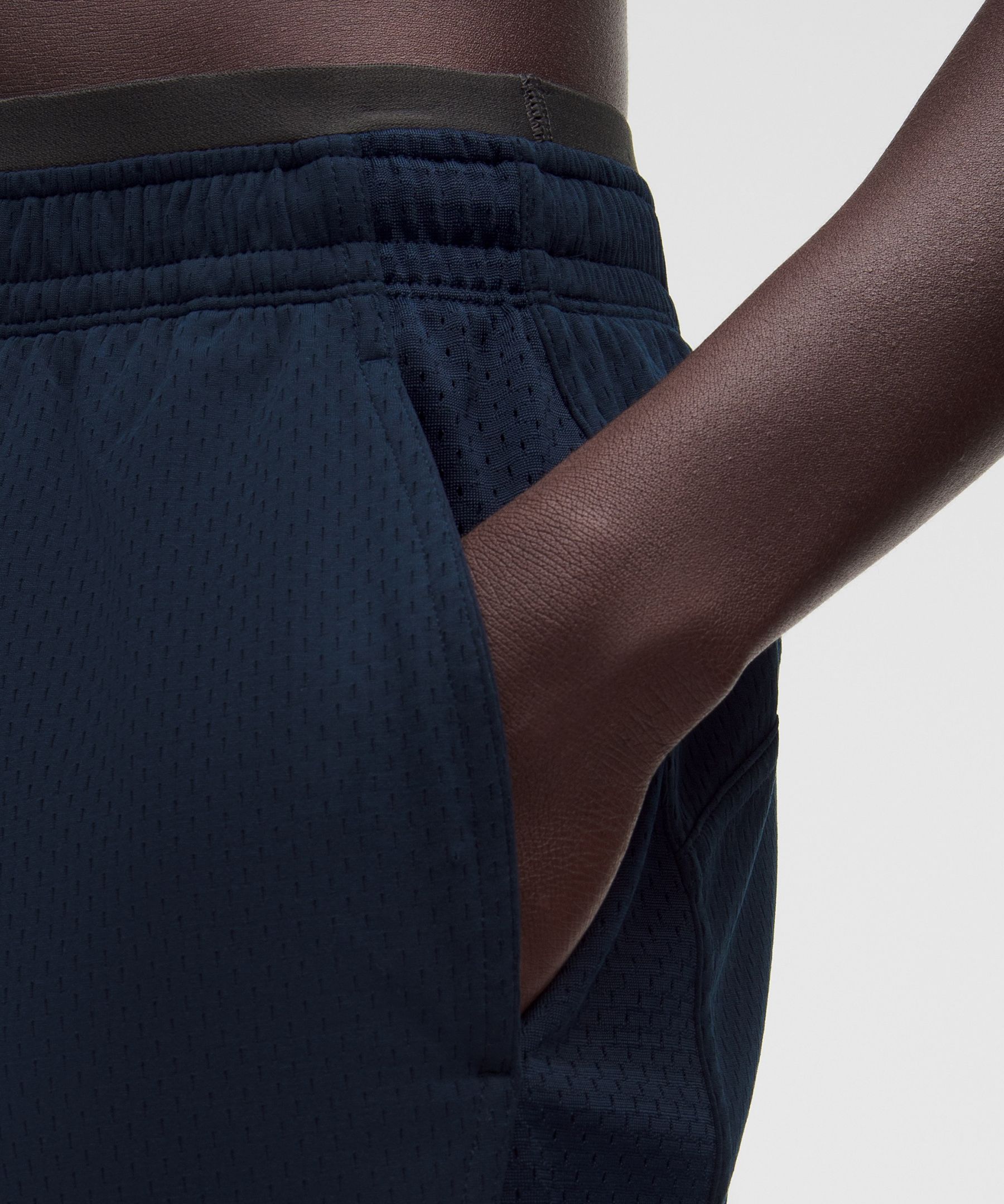 Short de training taile mi-haute &agrave; empi&egrave;cement en maille 23&nbsp;cm