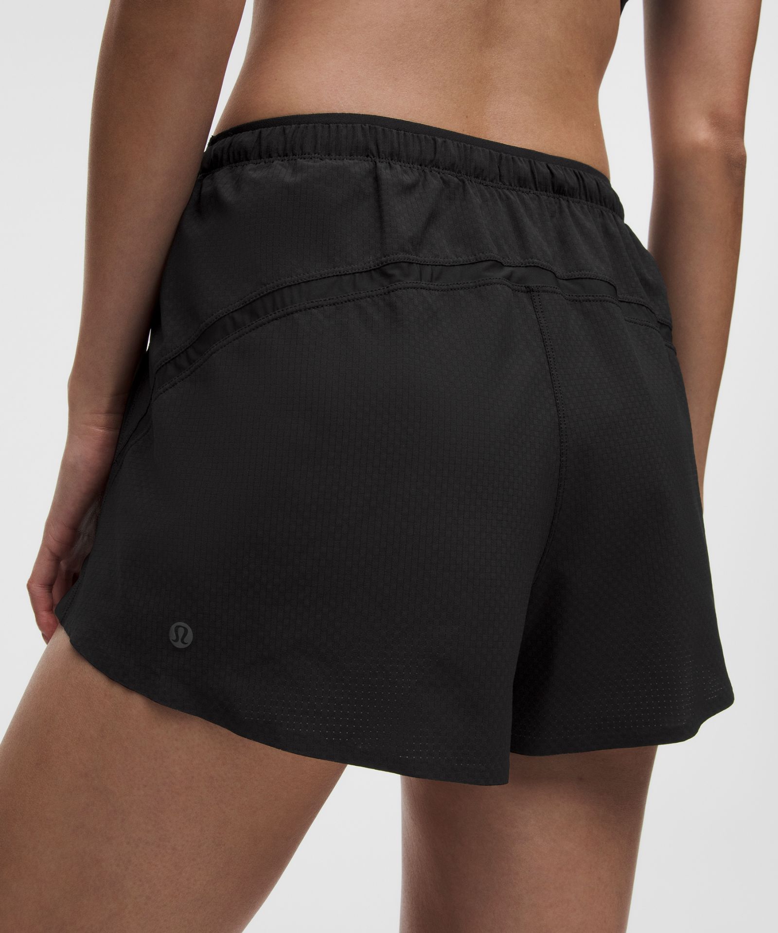Женские беговые шорты Lululemon Textured Mesh 2.5 — фото 6