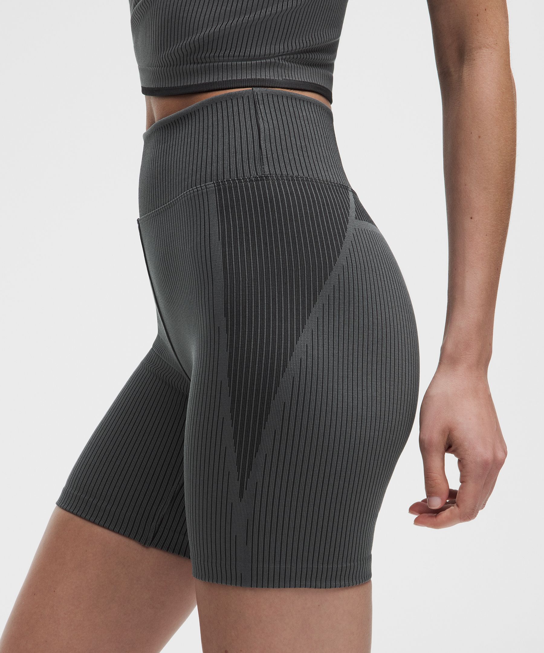 Salutations High-Rise Yoga Short 6"