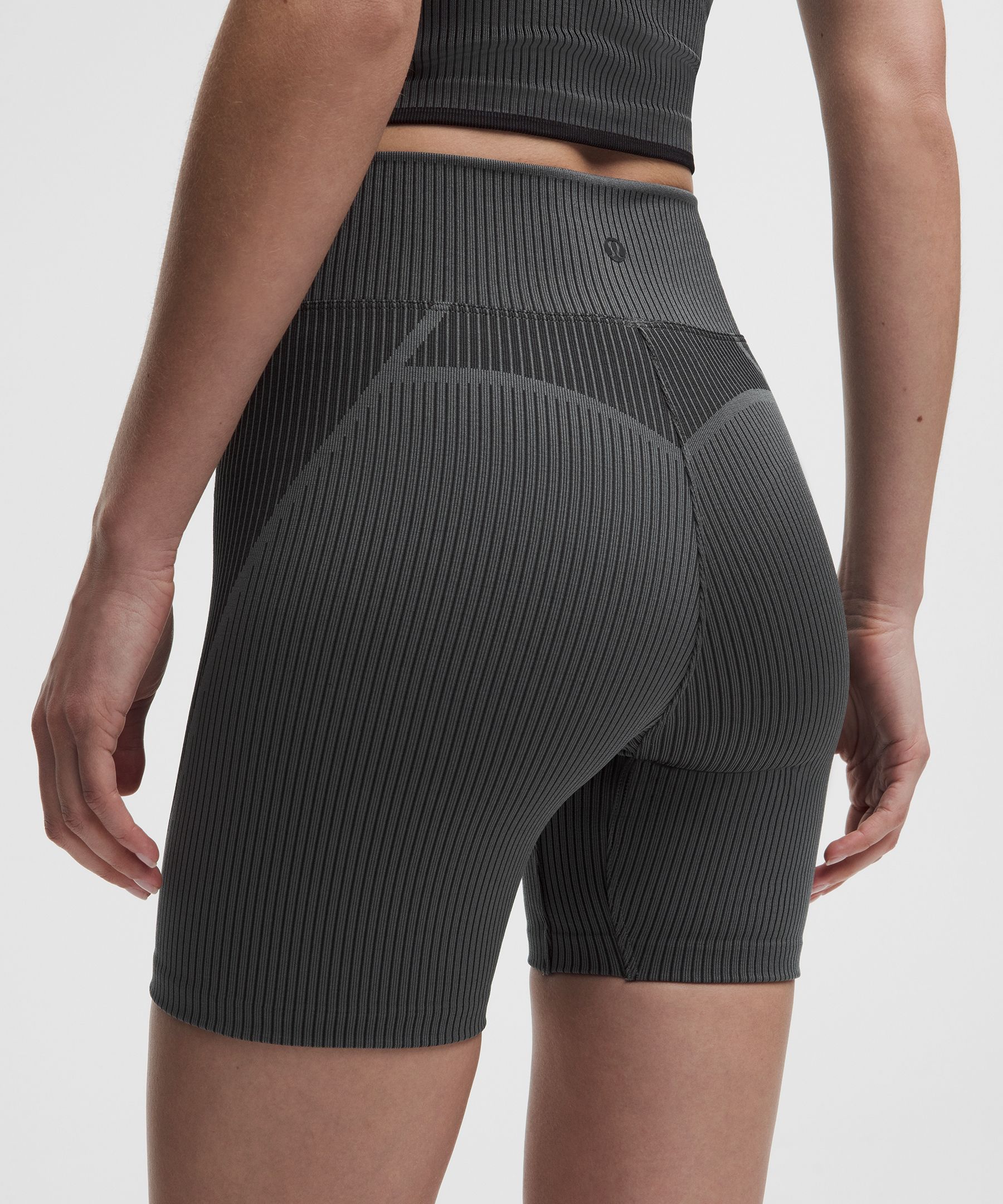Salutations High-Rise Yoga Short 6"