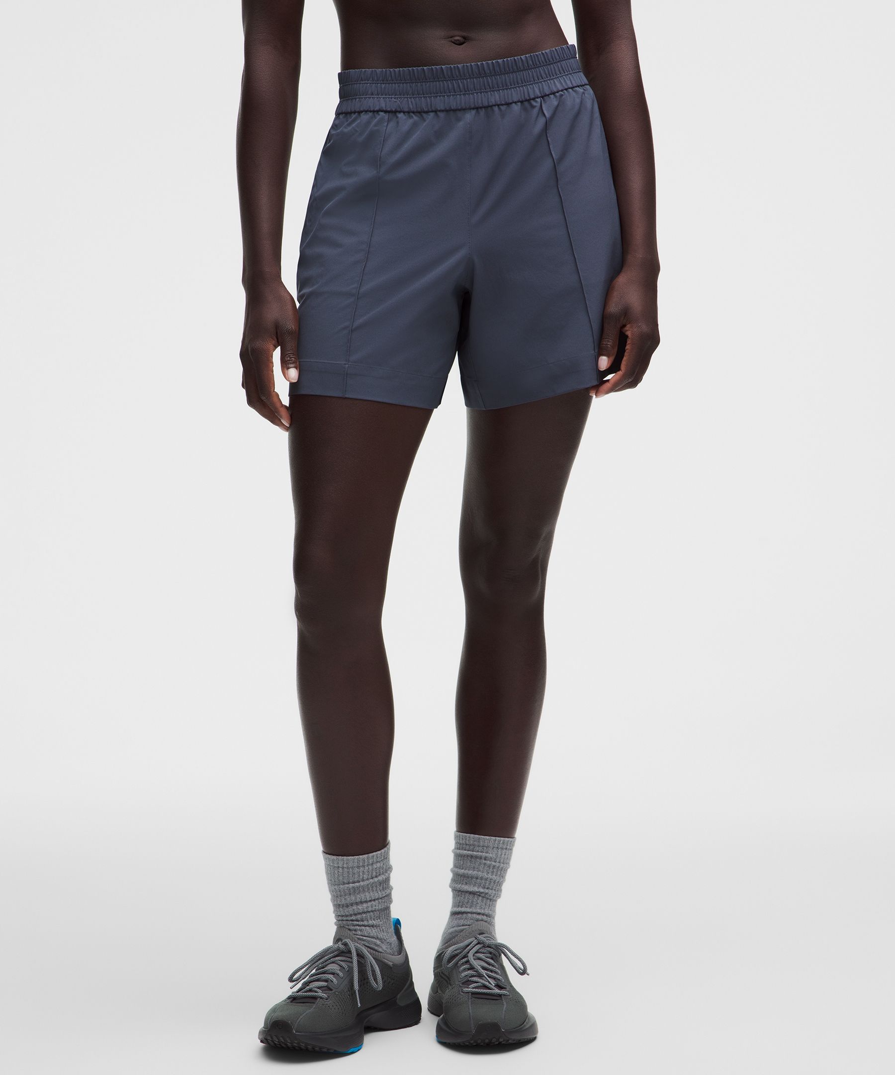 Shorts Breezily de tiro medio 6&rdquo;