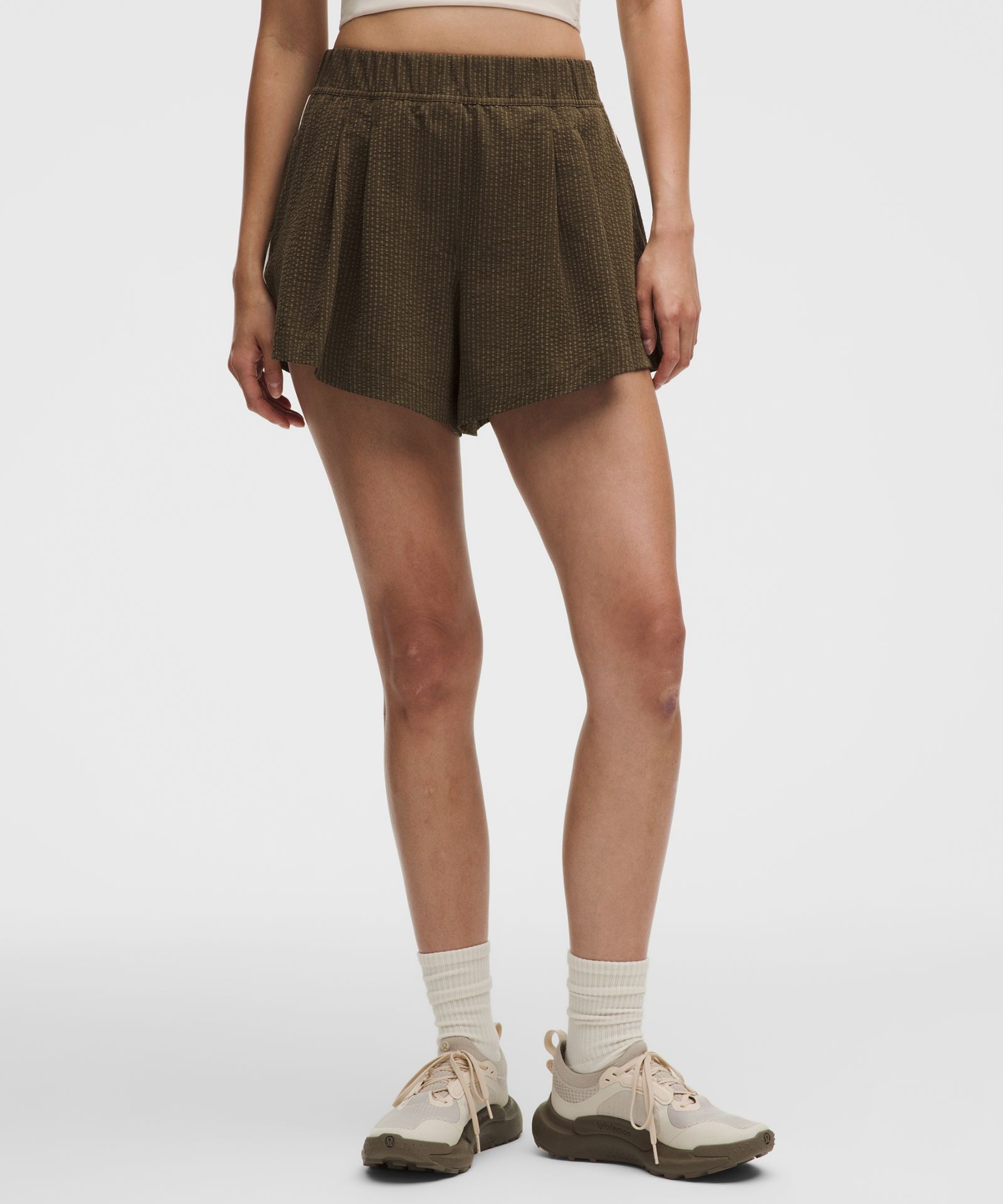 Женские шорты Lululemon Seersucker WovenAir High-Rise Pleated — фото 2