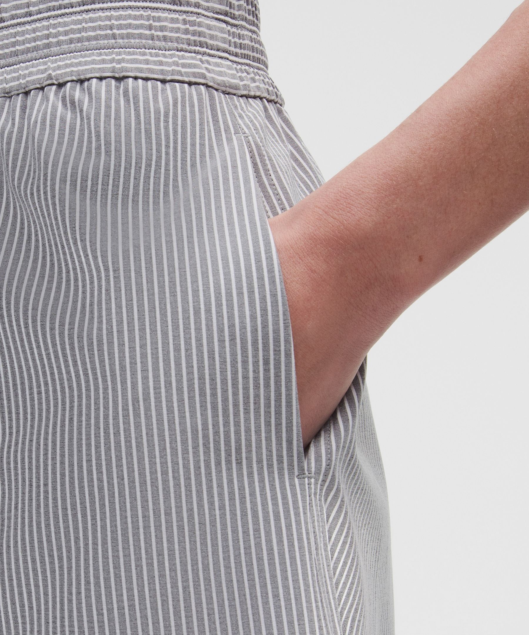 Breezily Mid-Rise Short 6"