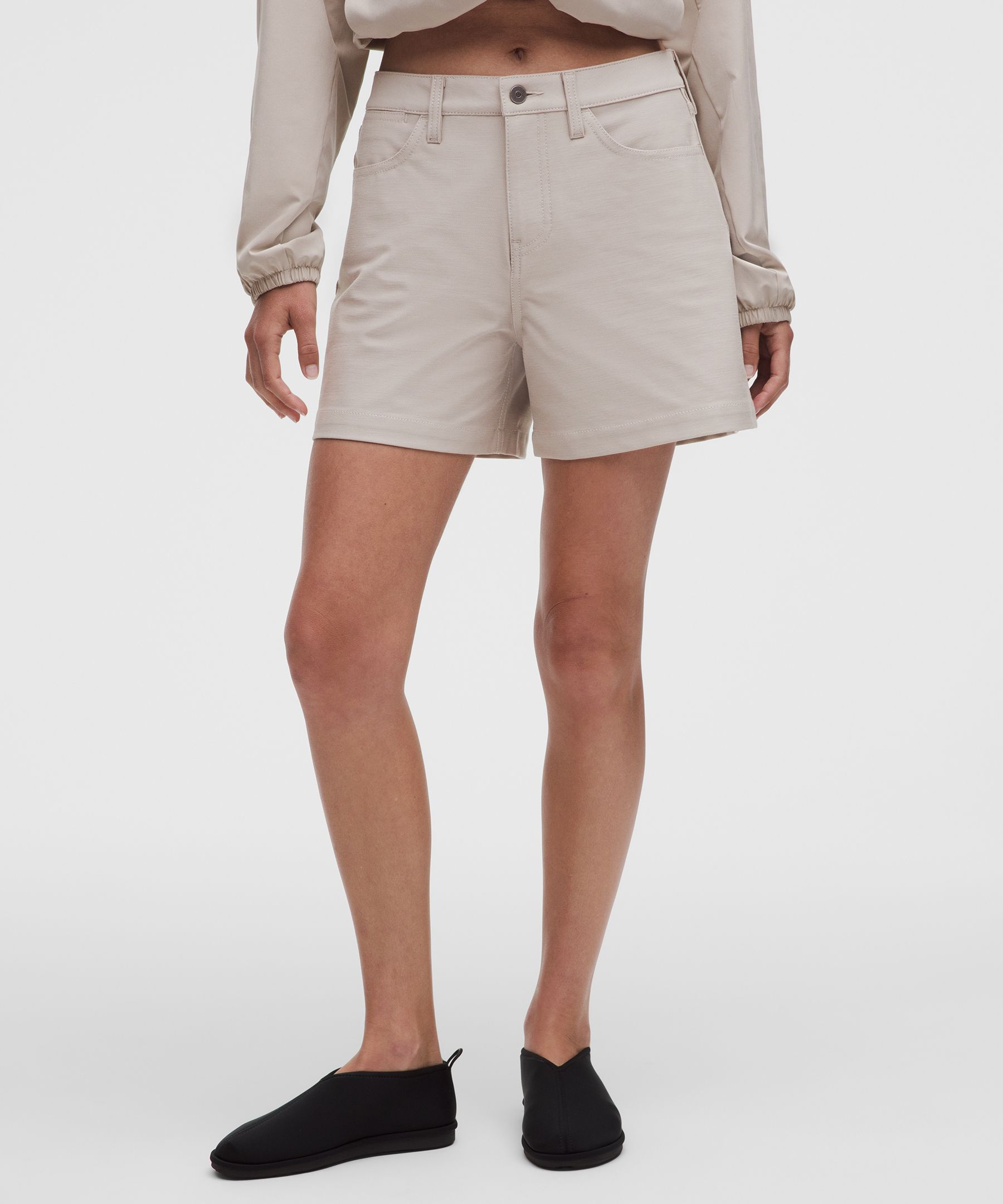 EasyFive Mid-Rise Short 4.5"