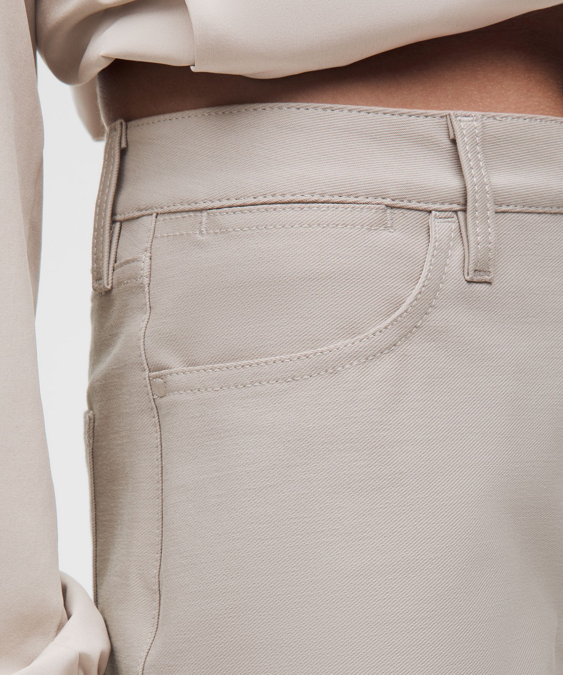 EasyFive Mid-Rise Short 4.5"