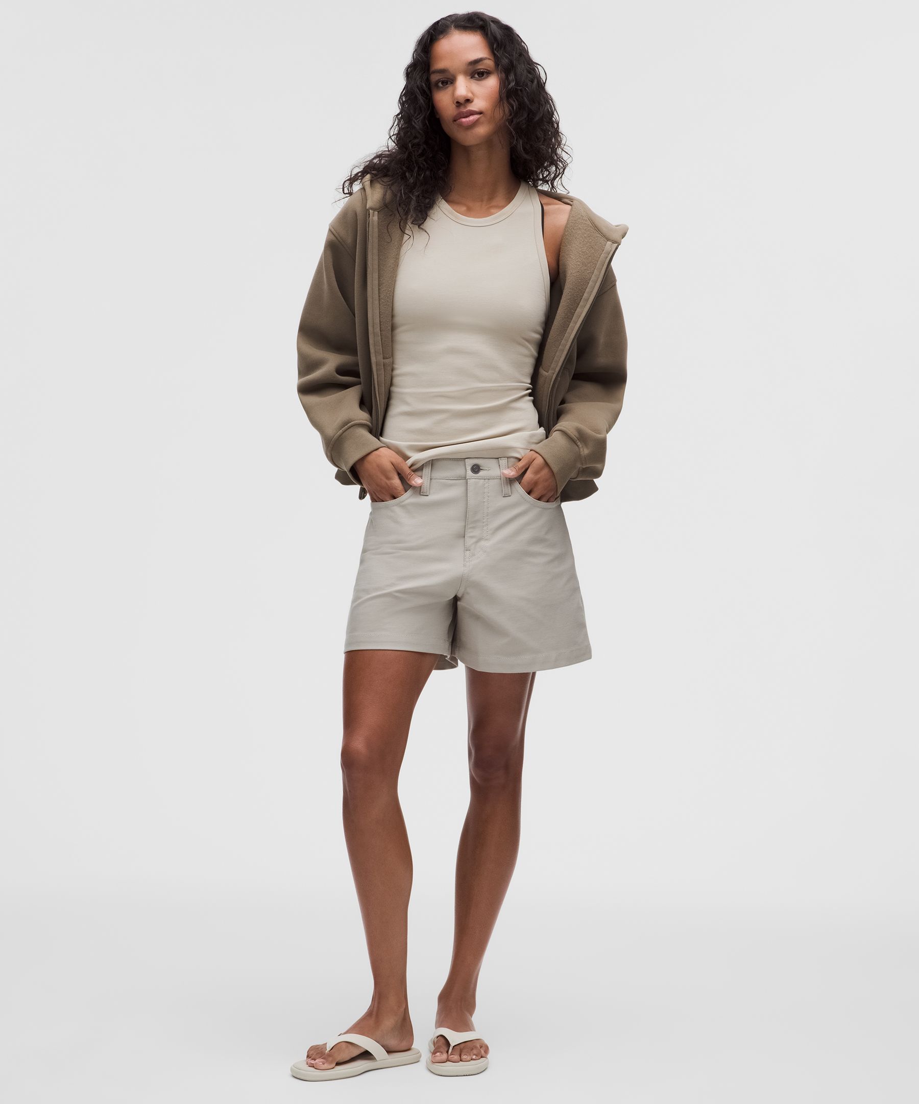 EasyFive Mid-Rise Short 4.5"
