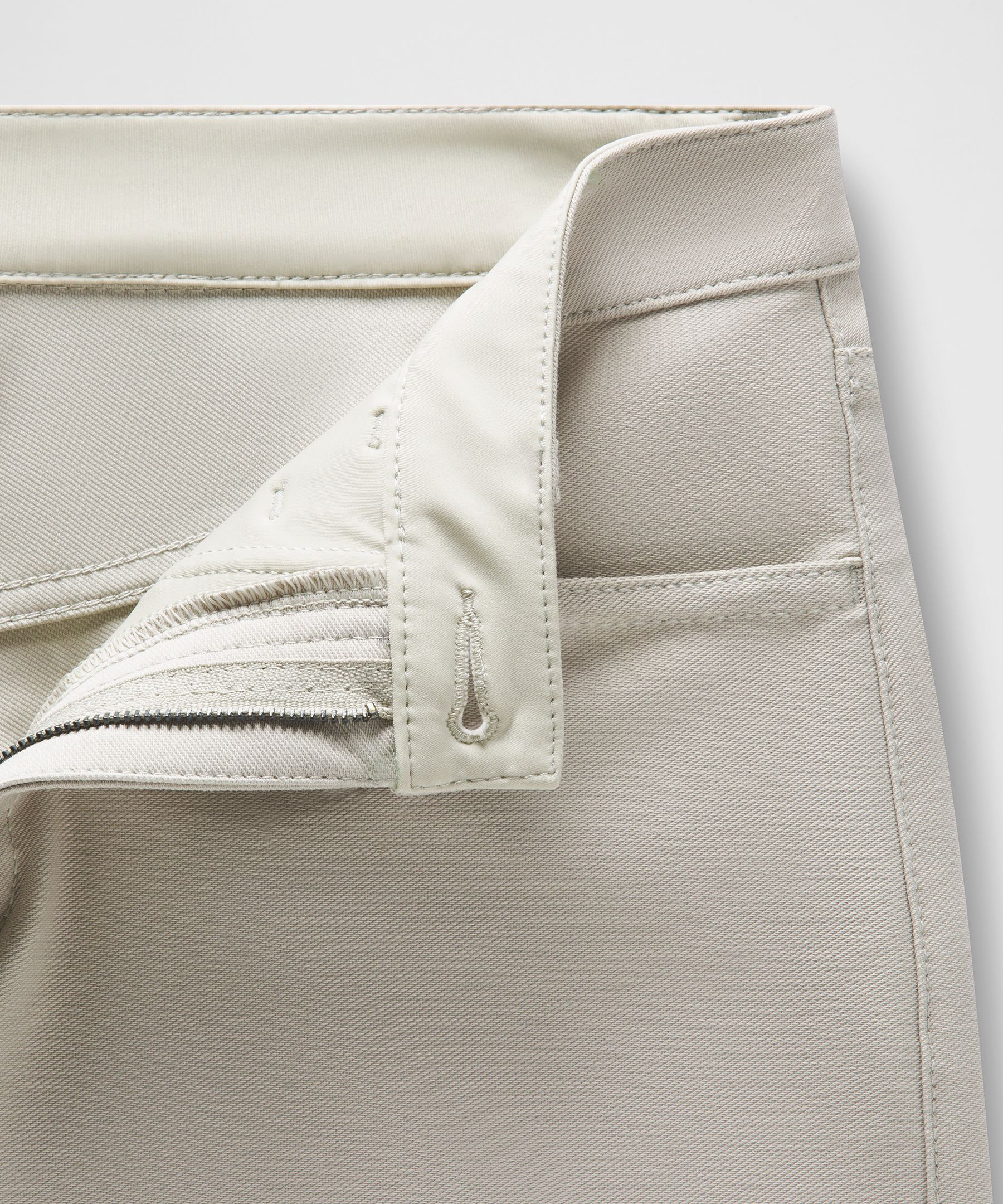EasyFive Mid-Rise Short 4.5"