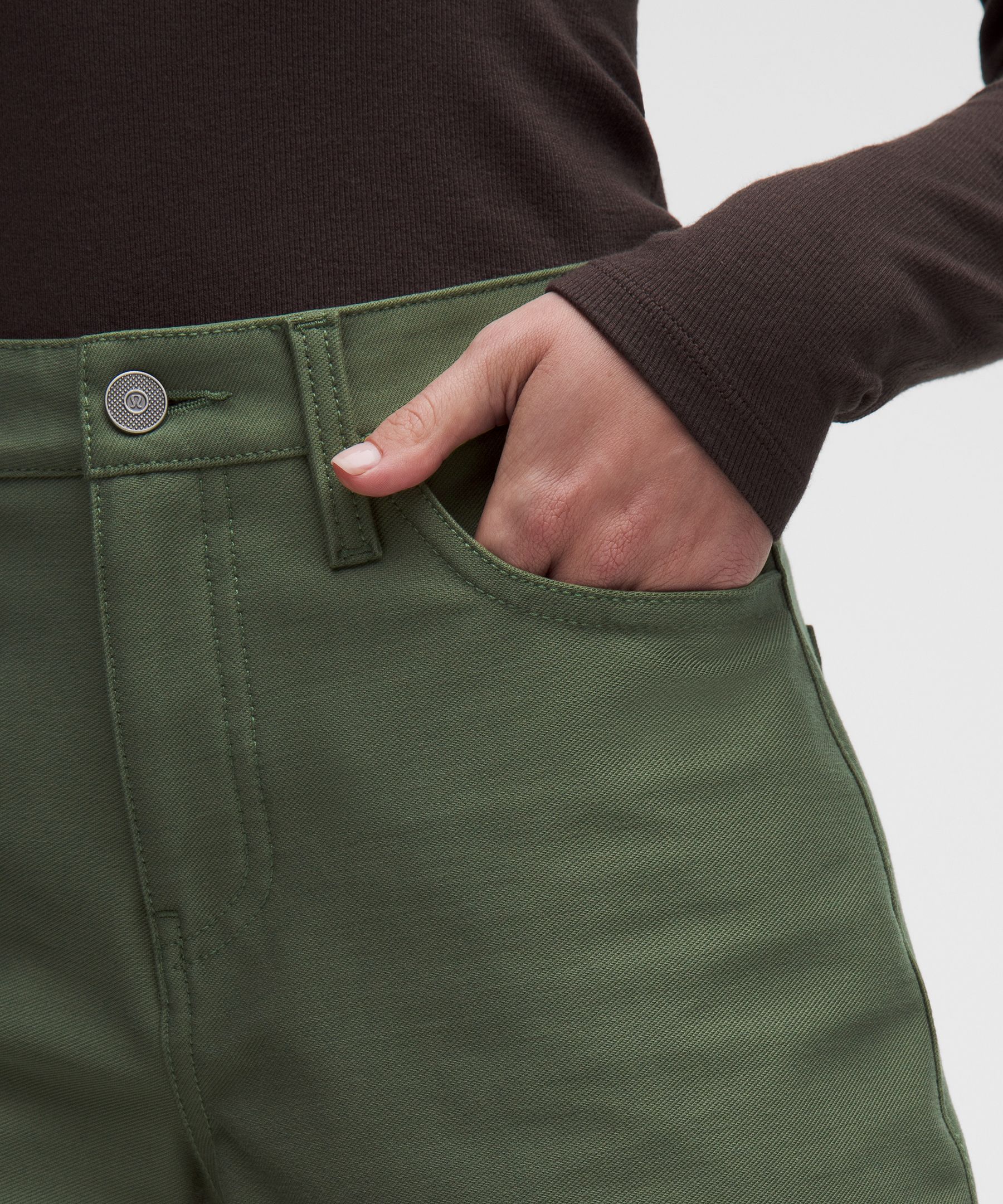 EasyFive Mid-Rise Short 4.5"