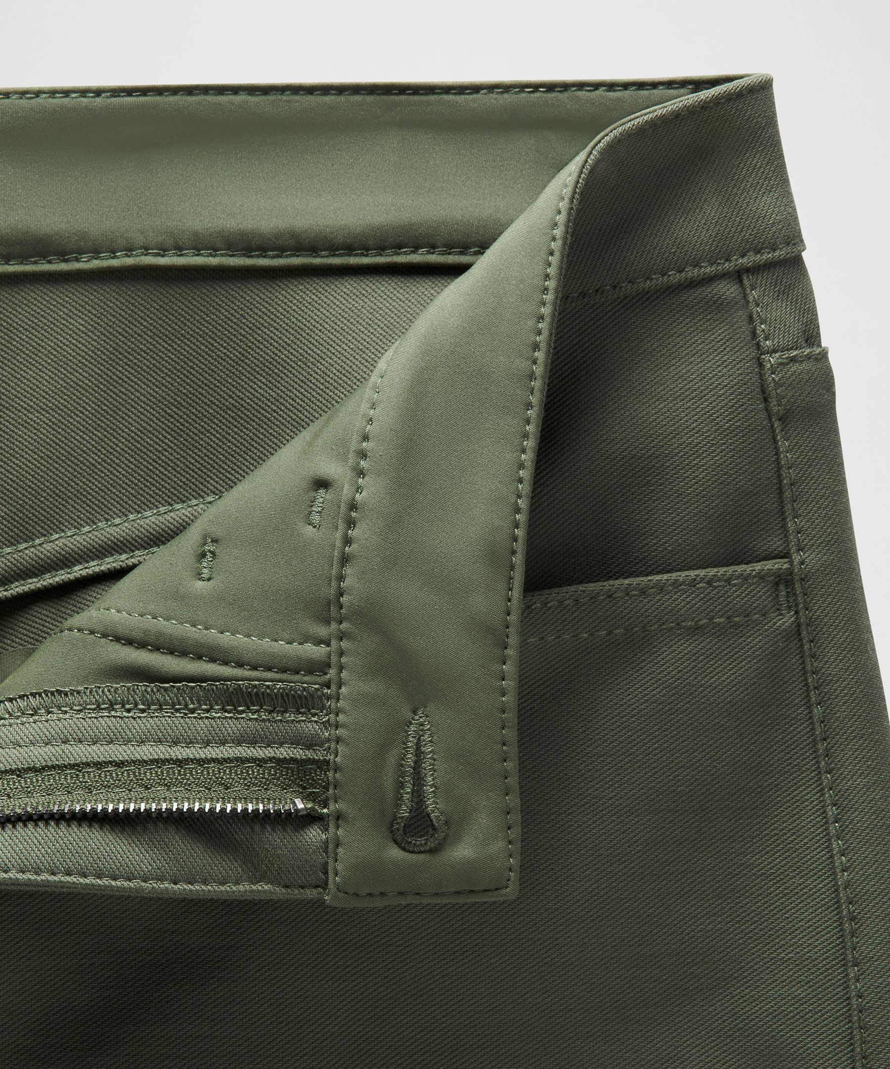EasyFive Mid-Rise Short 4.5"