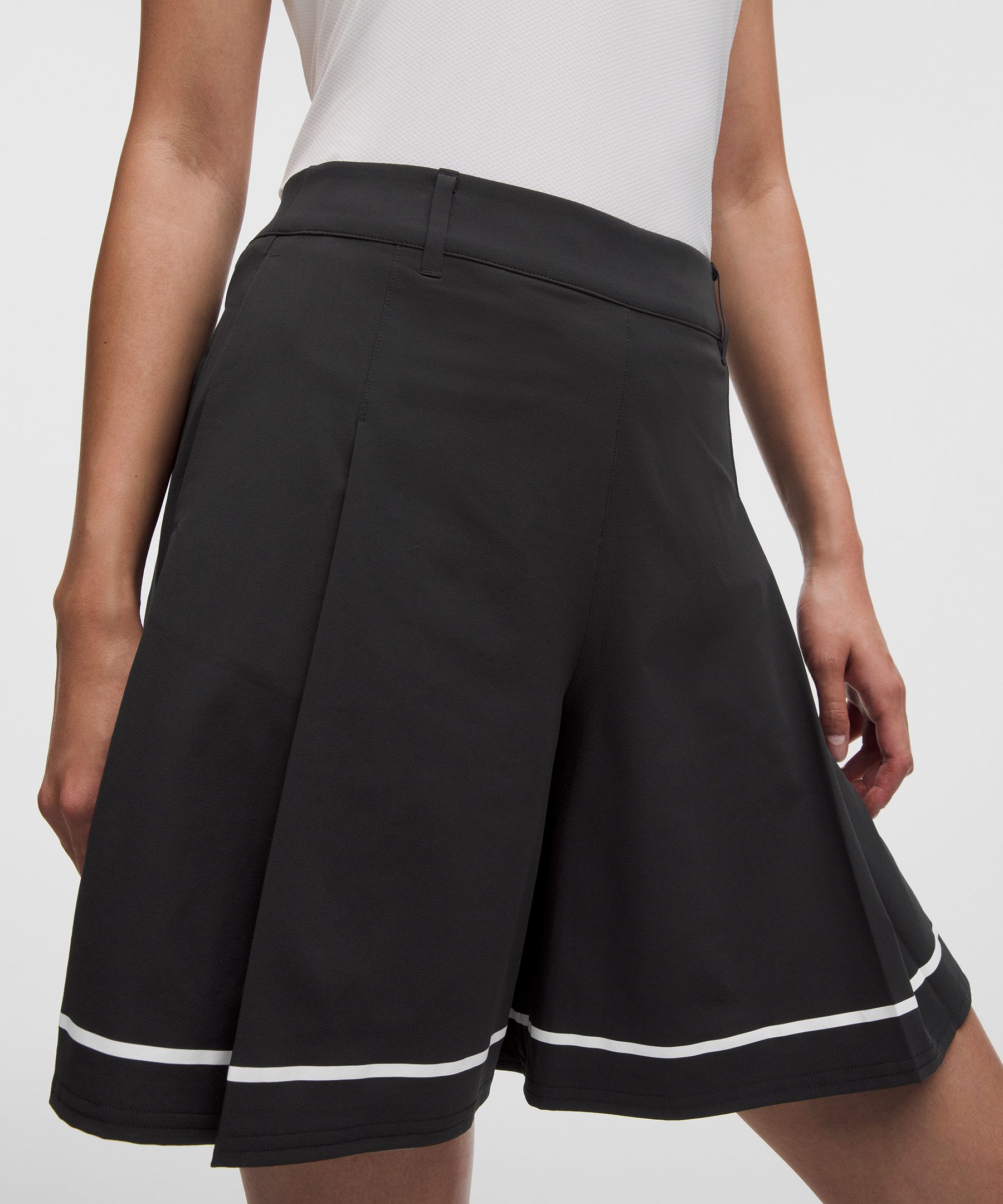 Box-Pleat High-Rise Golf Short 7"