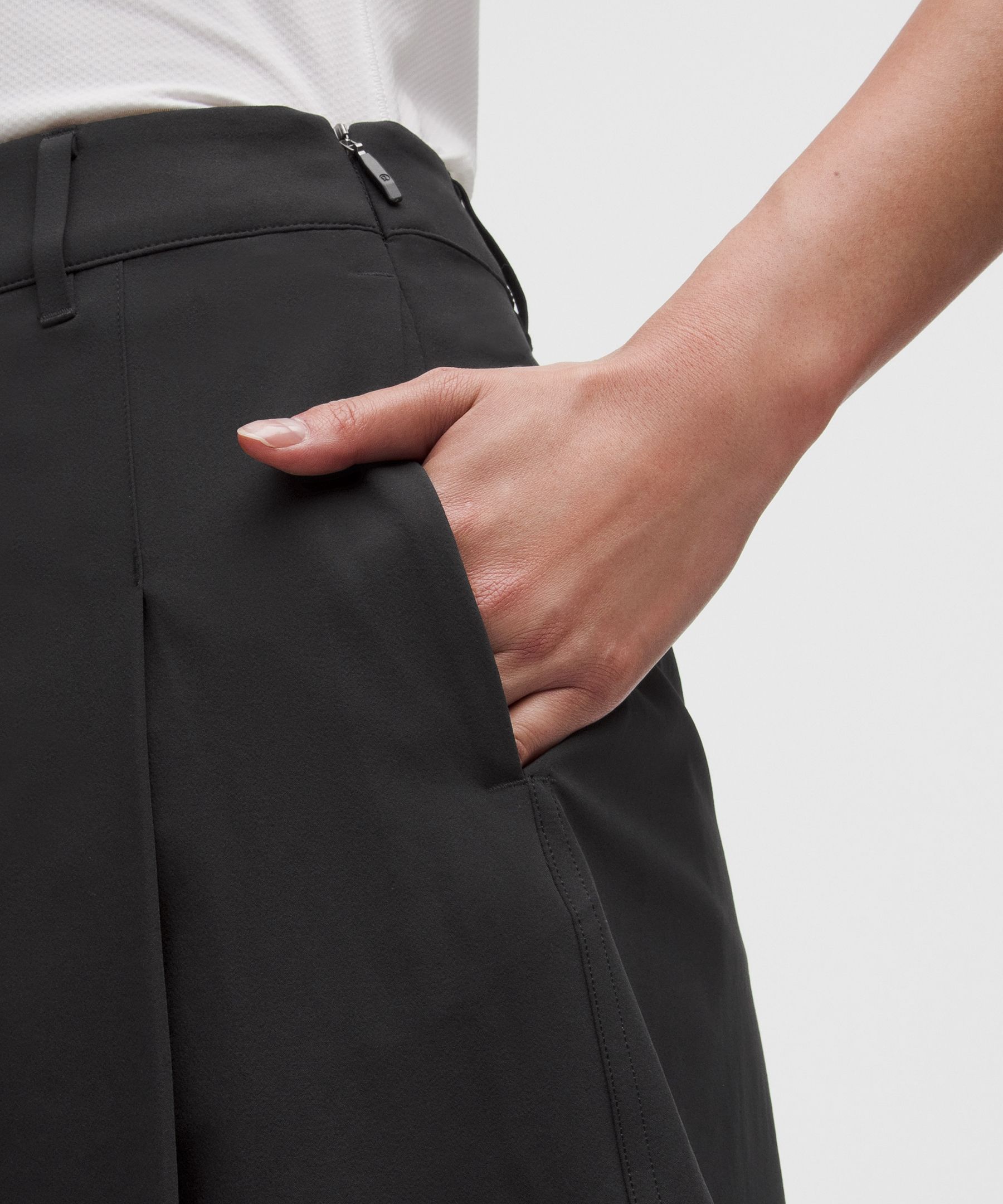 Box-Pleat High-Rise Golf Short 7"