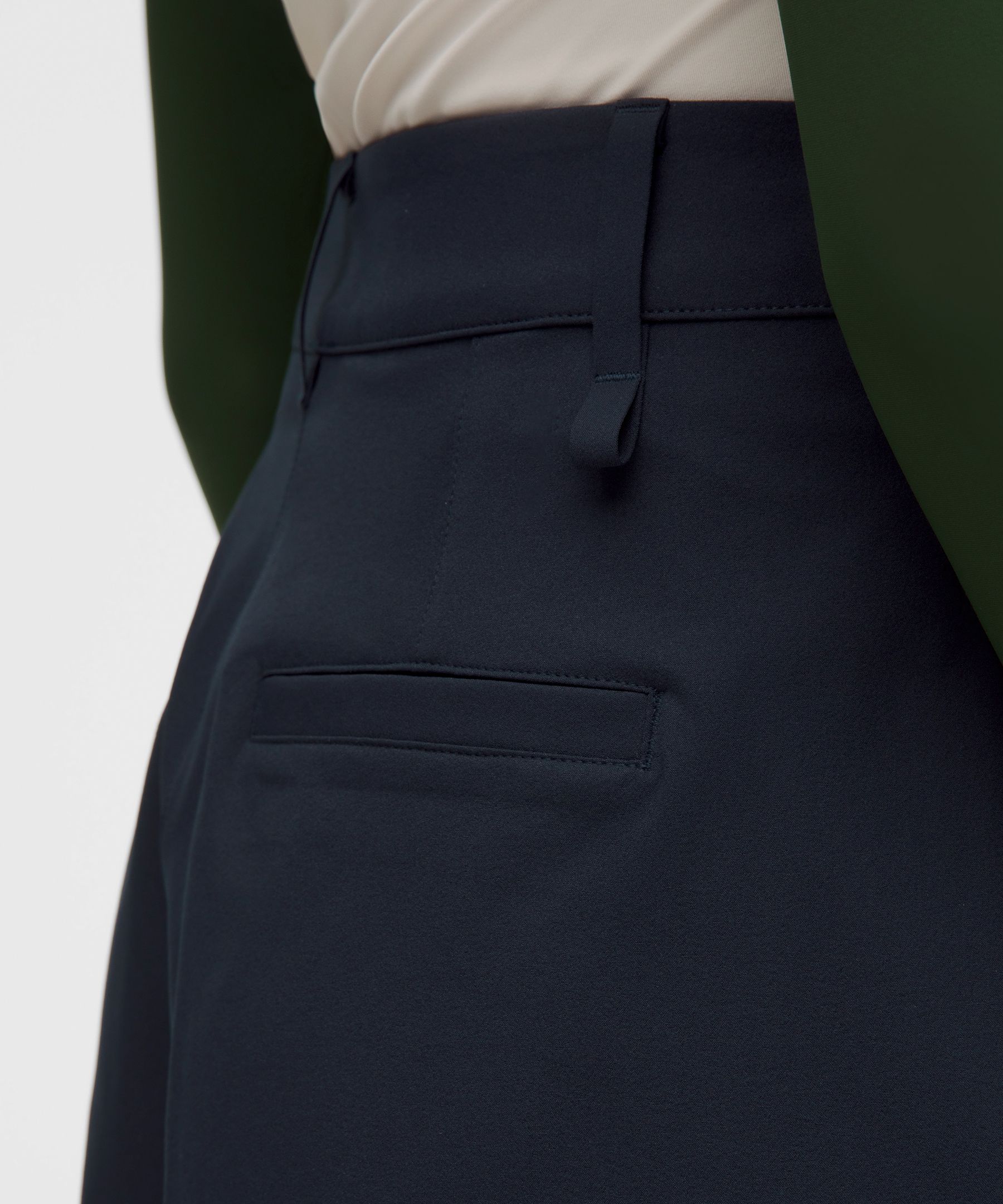 Box-Pleat High-Rise Golf Short 7"