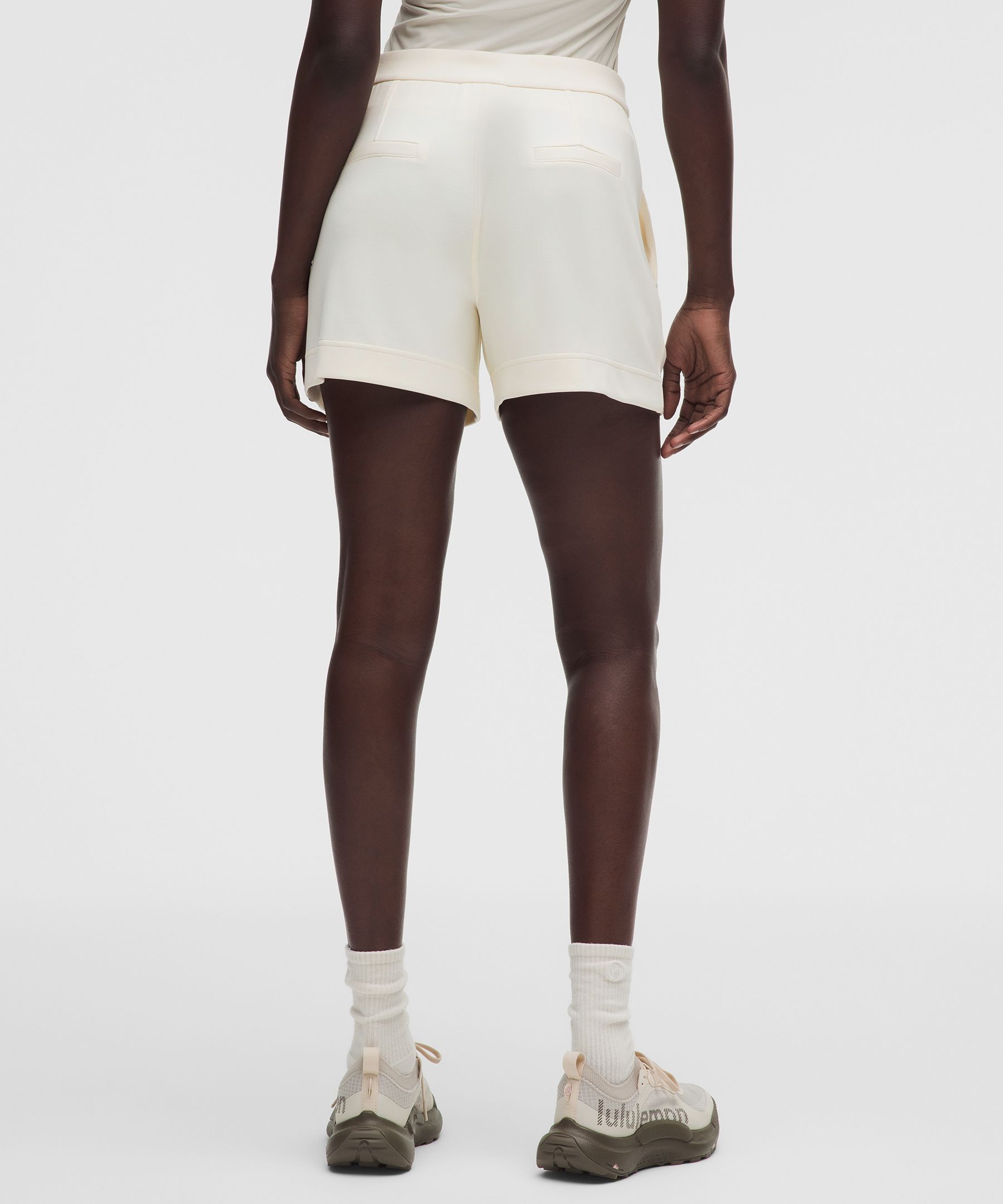 Lightweight Softstreme Mid-Rise Pintuck Short 4"