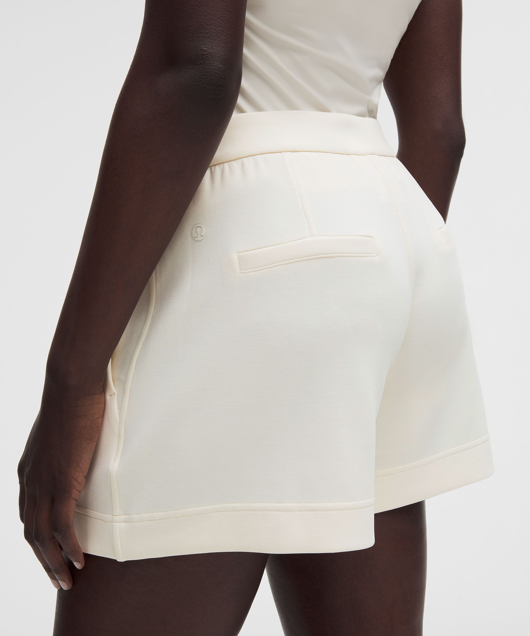 Lightweight Softstreme Mid-Rise Pintuck Short 4"